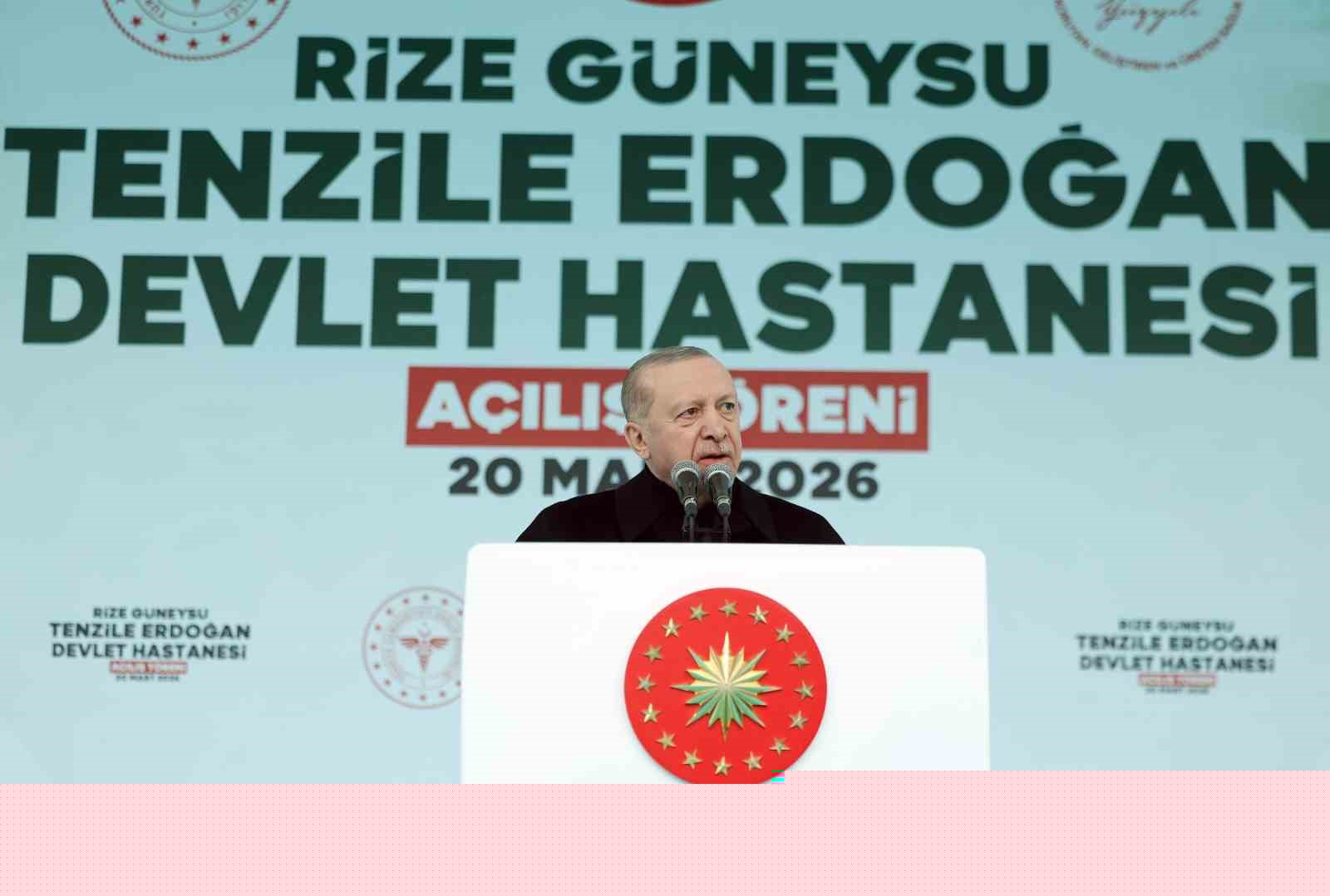 Cumhurbaşkanı Erdoğan: "Etrafımızda füzeler uçuşuyor ama ana muhalefetin umurunda bile değil"
