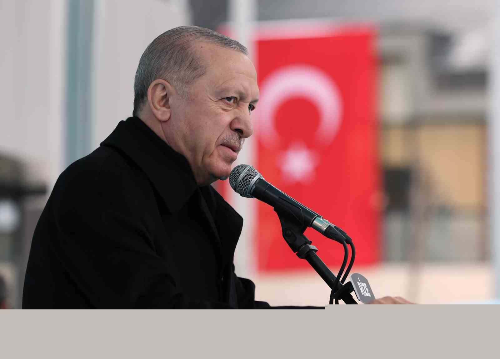 Cumhurbaşkanı Erdoğan: "Etrafımızda füzeler uçuşuyor ama ana muhalefetin umurunda bile değil"
