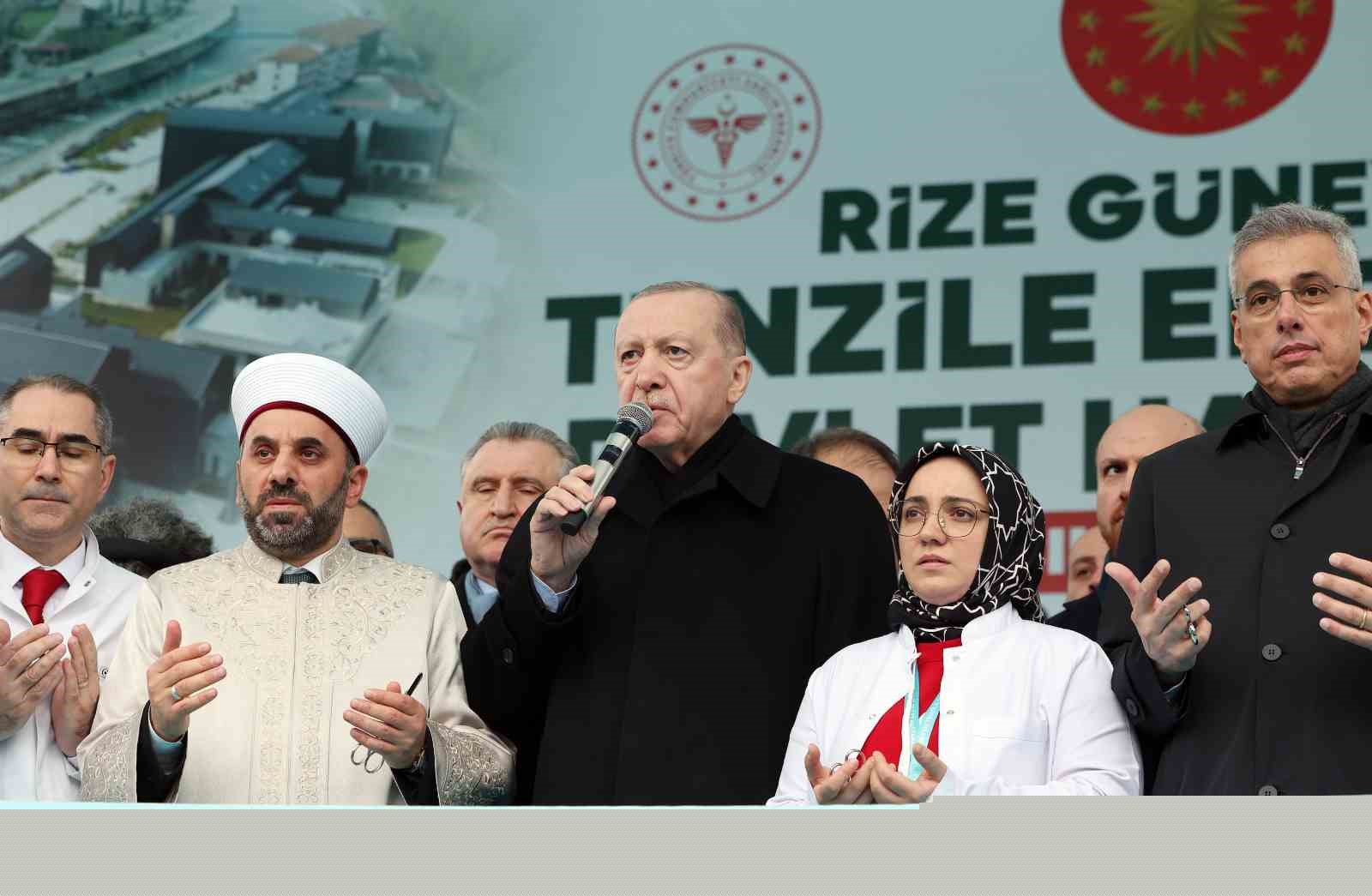 Cumhurbaşkanı Erdoğan: "Etrafımızda füzeler uçuşuyor ama ana muhalefetin umurunda bile değil"
