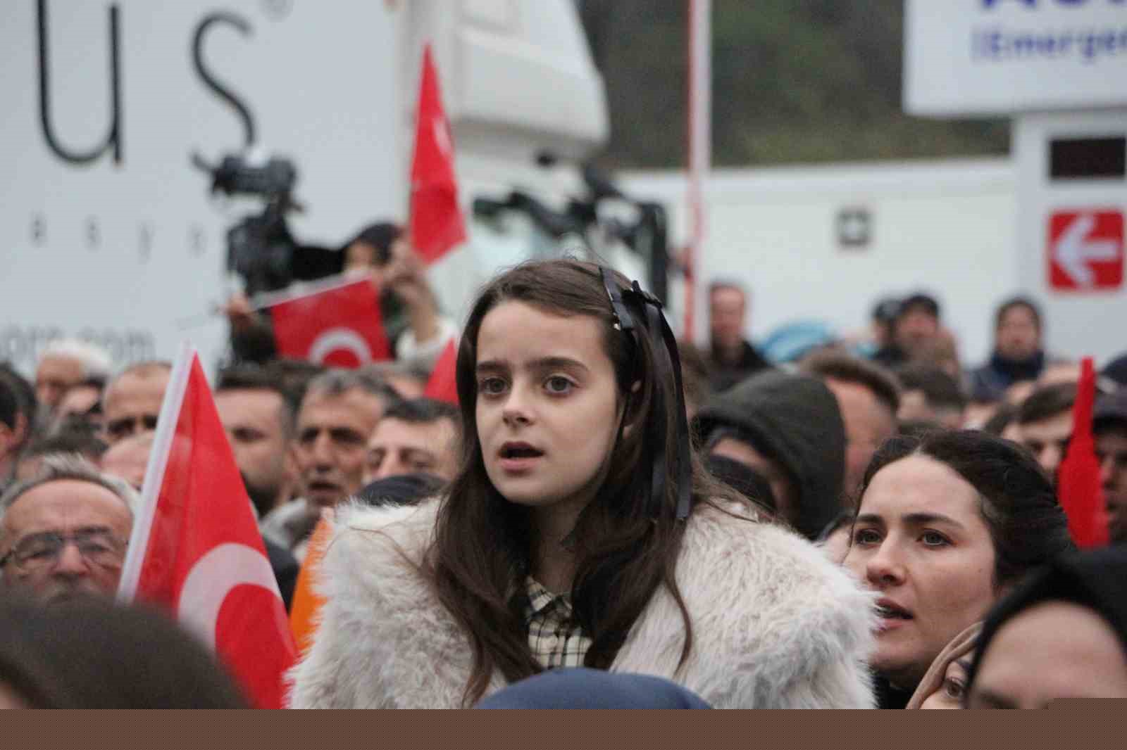 Cumhurbaşkanı Erdoğan: "Etrafımızda füzeler uçuşuyor ama ana muhalefetin umurunda bile değil"
