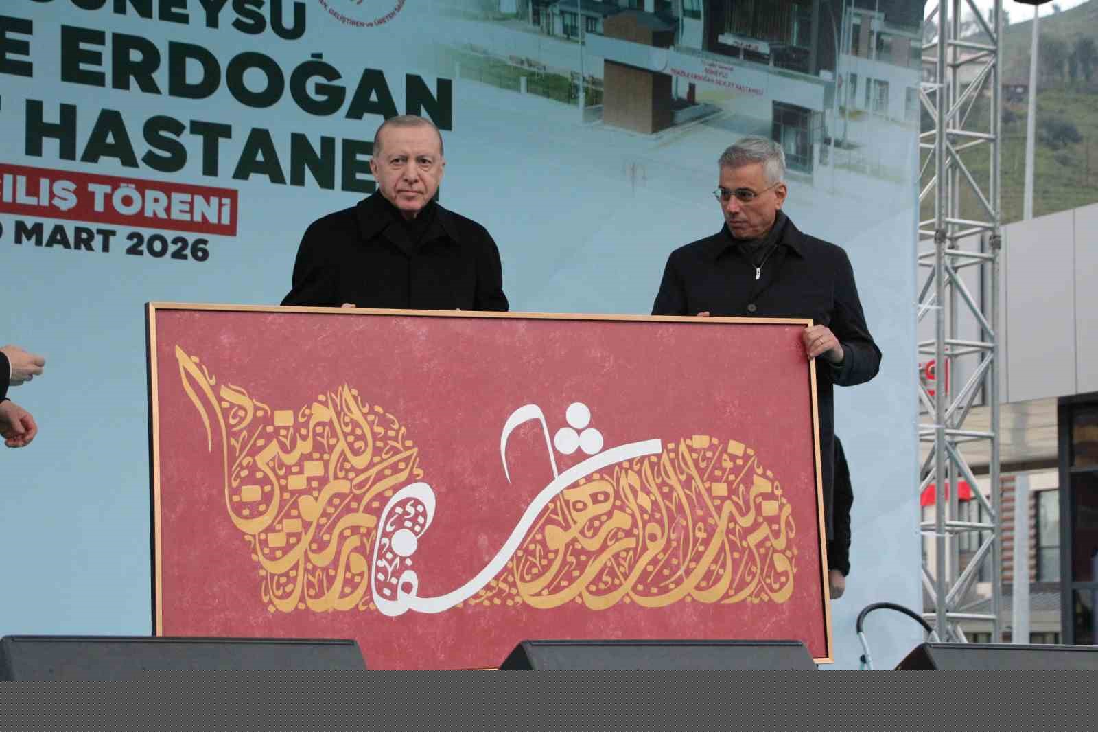 Cumhurbaşkanı Erdoğan: "Etrafımızda füzeler uçuşuyor ama ana muhalefetin umurunda bile değil"
