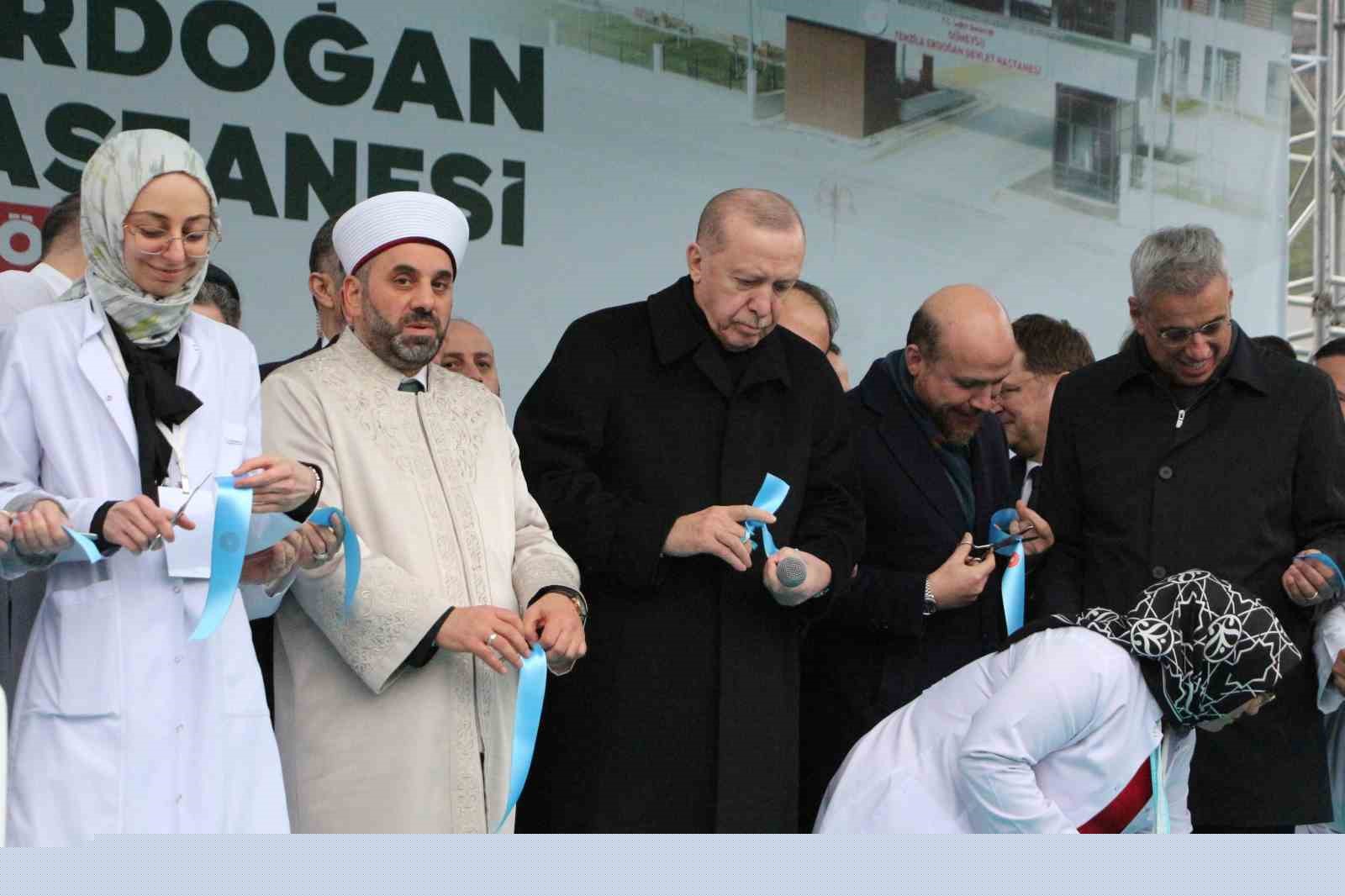 Cumhurbaşkanı Erdoğan: "Etrafımızda füzeler uçuşuyor ama ana muhalefetin umurunda bile değil"
