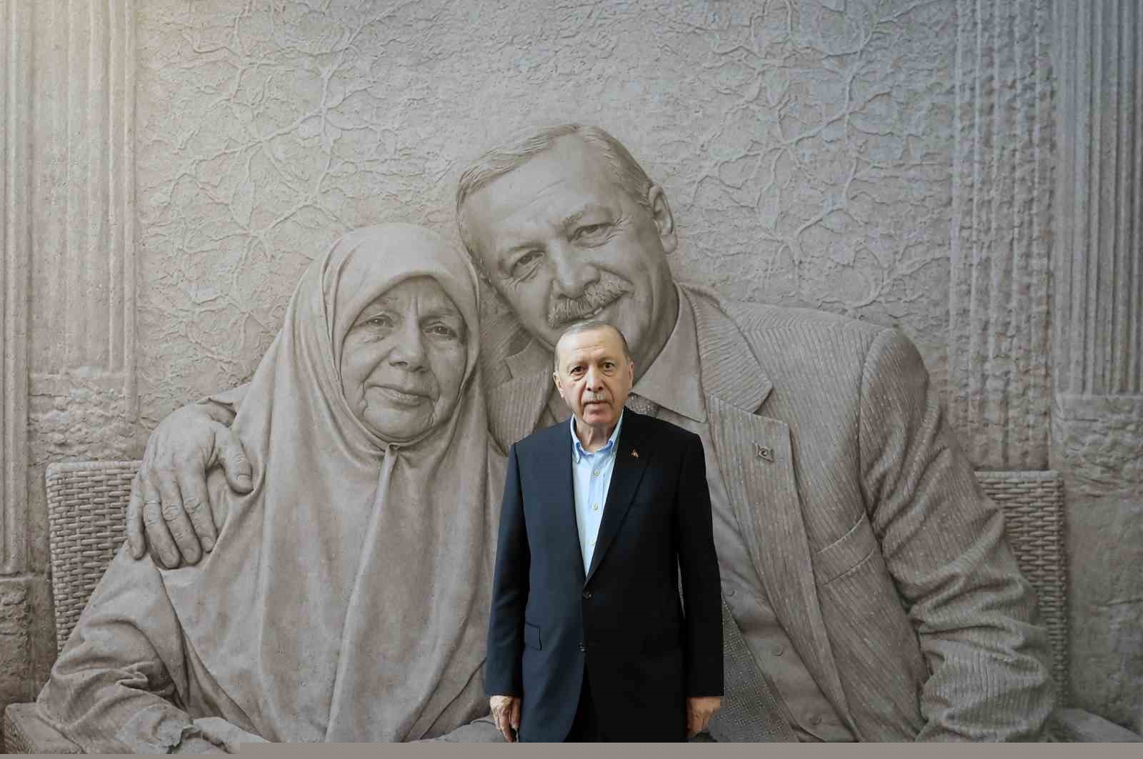 Cumhurbaşkanı Erdoğan: "Etrafımızda füzeler uçuşuyor ama ana muhalefetin umurunda bile değil"
