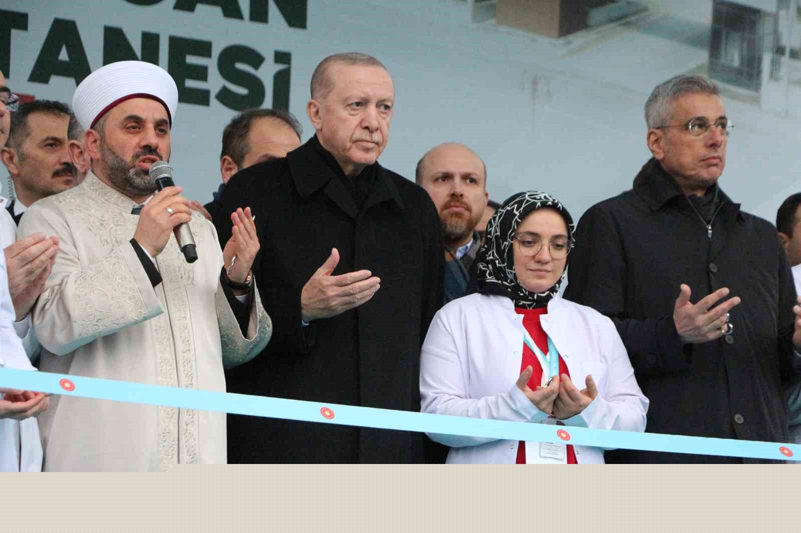 Cumhurbaşkanı Erdoğan: "Etrafımızda füzeler uçuşuyor ama ana muhalefetin umurunda bile değil"
