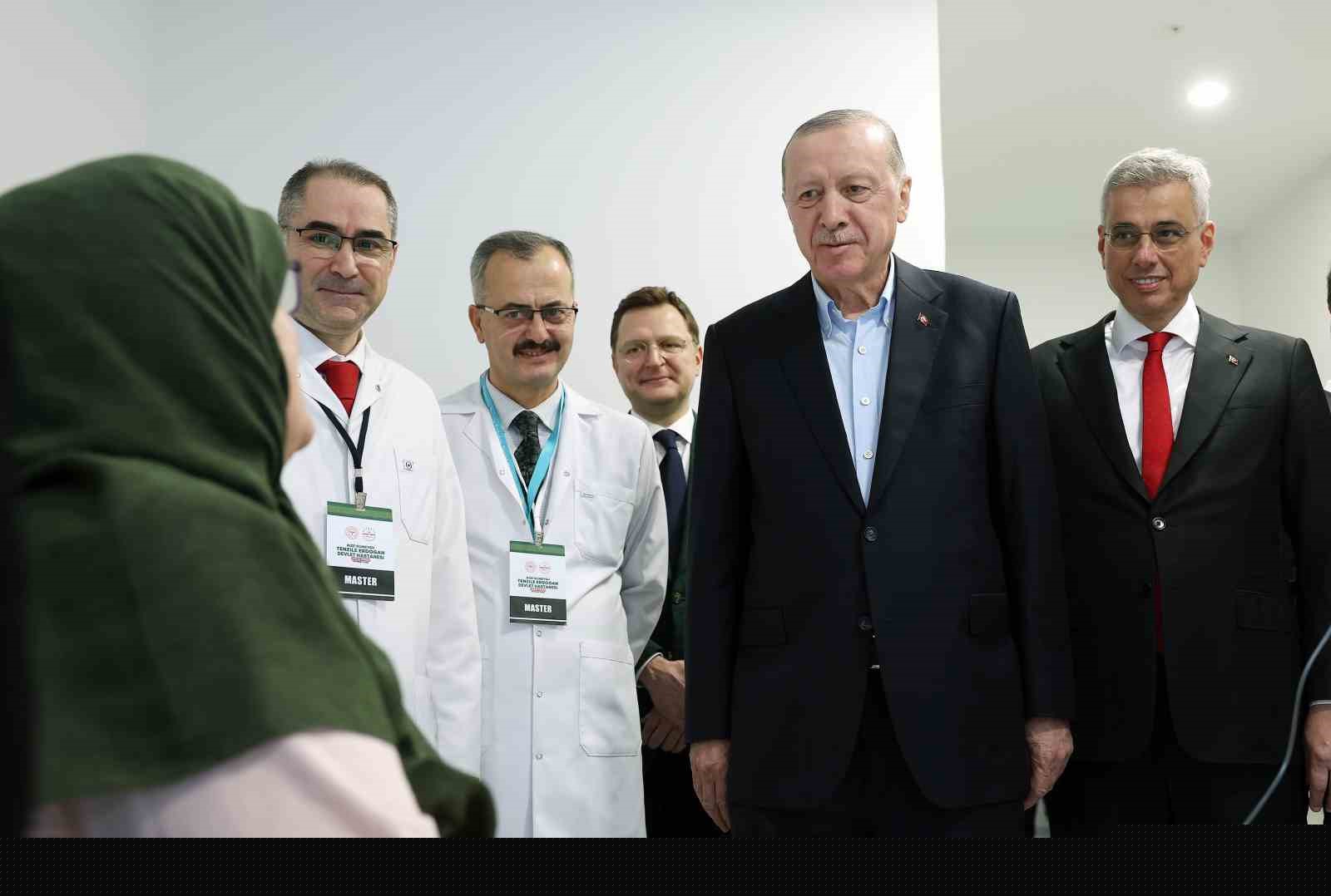 Cumhurbaşkanı Erdoğan: "Etrafımızda füzeler uçuşuyor ama ana muhalefetin umurunda bile değil"
