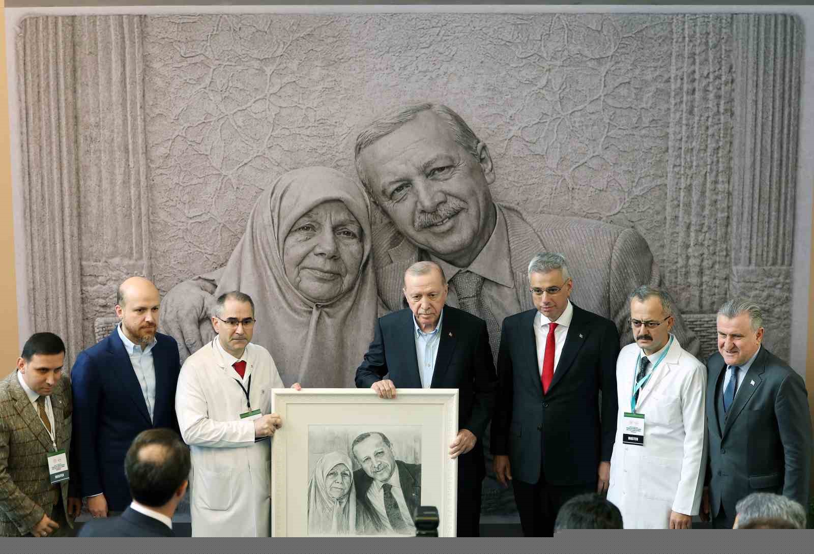 Cumhurbaşkanı Erdoğan: "Etrafımızda füzeler uçuşuyor ama ana muhalefetin umurunda bile değil"
