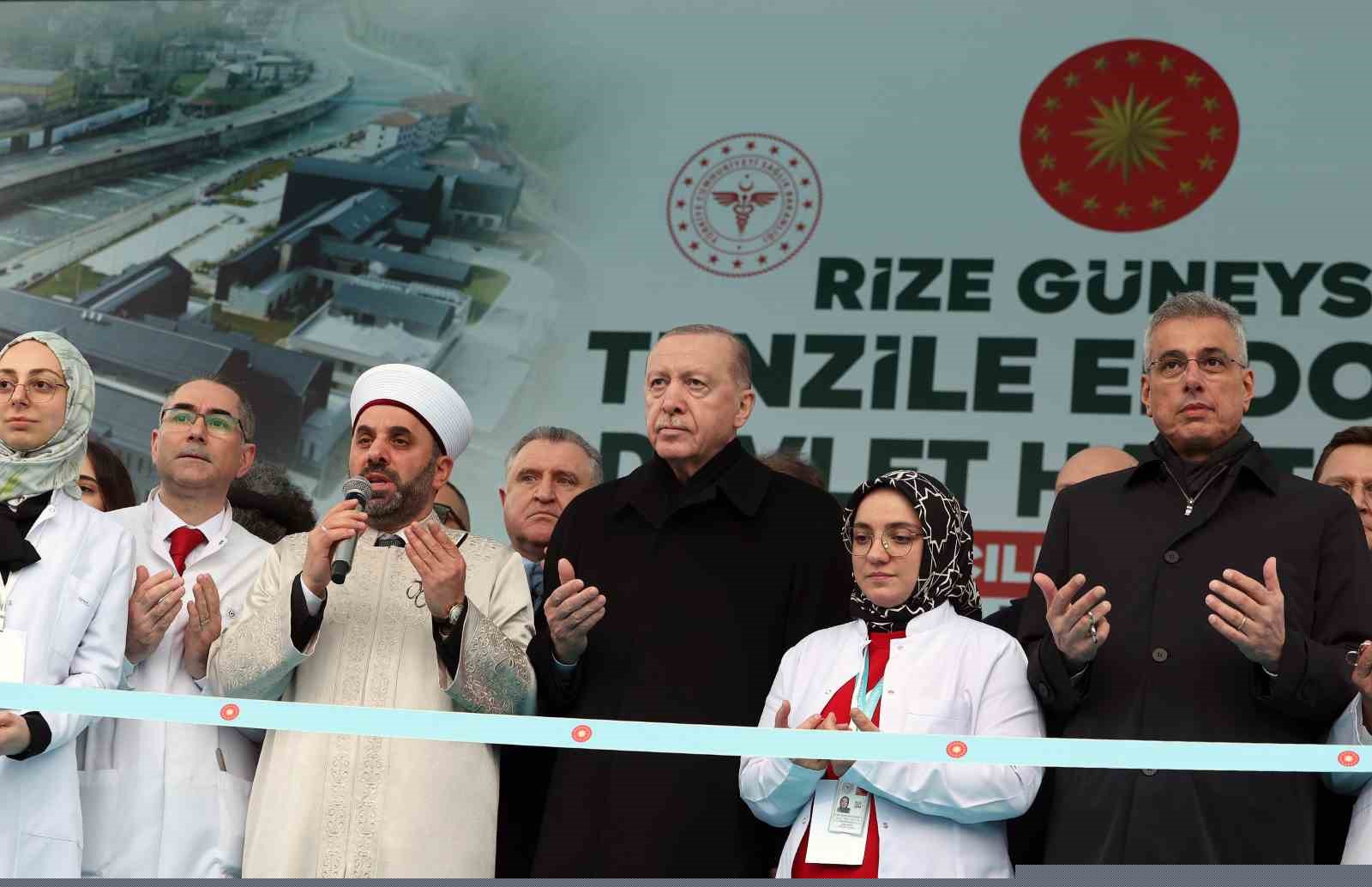 Cumhurbaşkanı Erdoğan: "Etrafımızda füzeler uçuşuyor ama ana muhalefetin umurunda bile değil"
