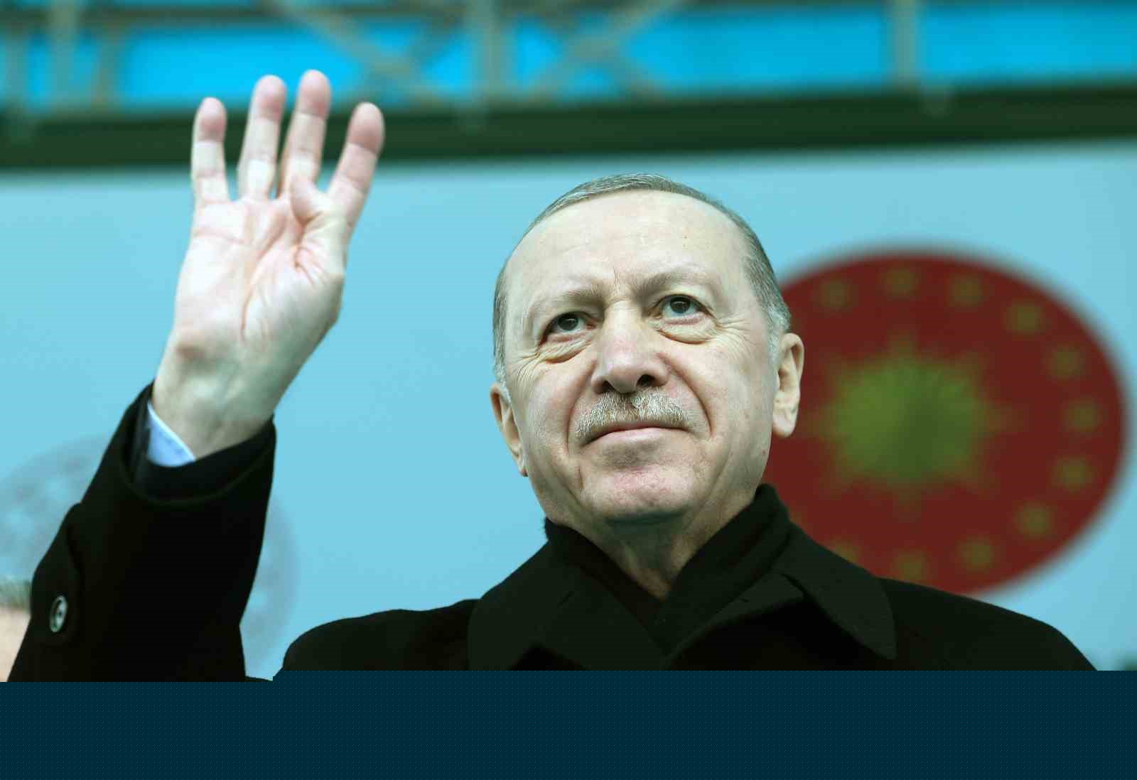 Cumhurbaşkanı Erdoğan: "Etrafımızda füzeler uçuşuyor ama ana muhalefetin umurunda bile değil"
