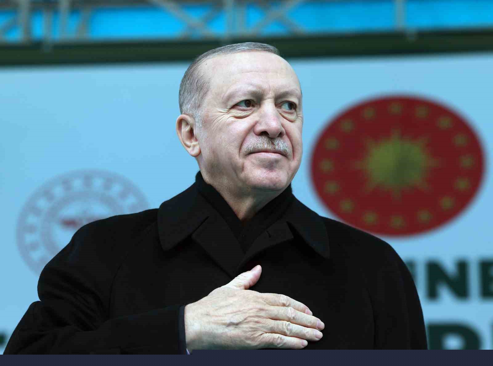 Cumhurbaşkanı Erdoğan: "Etrafımızda füzeler uçuşuyor ama ana muhalefetin umurunda bile değil"
