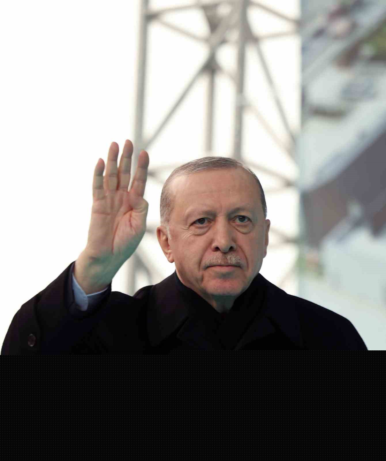 Cumhurbaşkanı Erdoğan: "Etrafımızda füzeler uçuşuyor ama ana muhalefetin umurunda bile değil"
