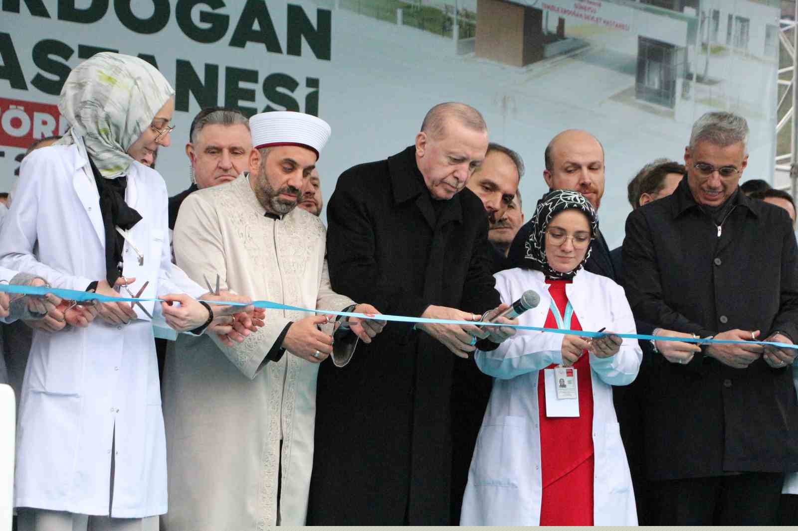 Cumhurbaşkanı Erdoğan: "Etrafımızda füzeler uçuşuyor ama ana muhalefetin umurunda bile değil"
