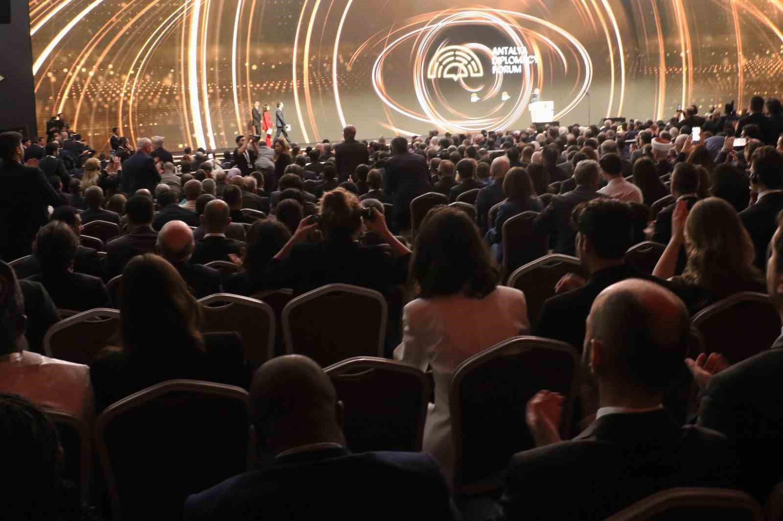 Cumhurbaşkanı Erdoğan: "Gazze’deki soykırım mevcut düzenin neye izin verdiğini göstermiştir"
