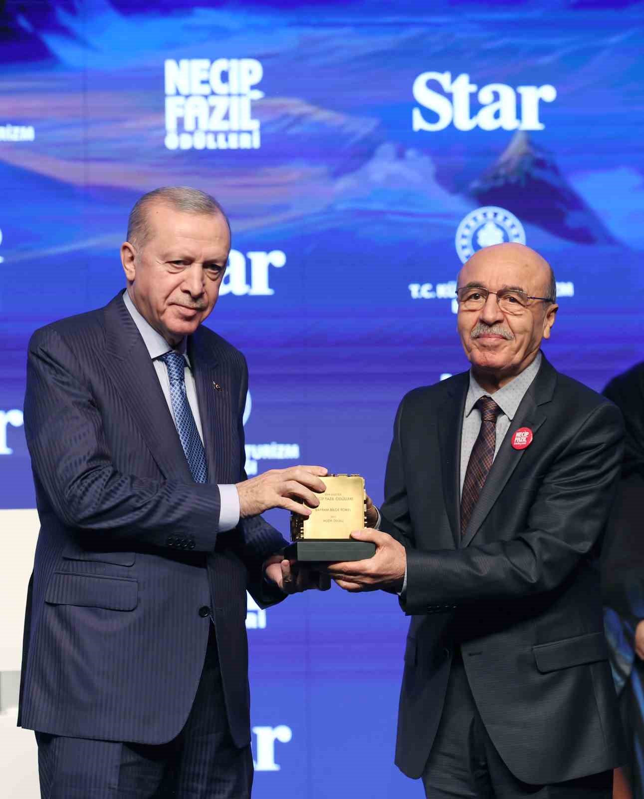 Cumhurbaşkanı Erdoğan: "Gazze’ye konteyner gönderelim diyoruz; ancak Netanyahu denilen bu zalim bu çağrılara asla kulak asmıyor"
Cumhurbaşkanı Erdoğan: "Gazze’ye konteyner gönderelim diyoruz; ancak Netanyahu denilen bu zalim bu çağrılara asla kulak asmıyor"