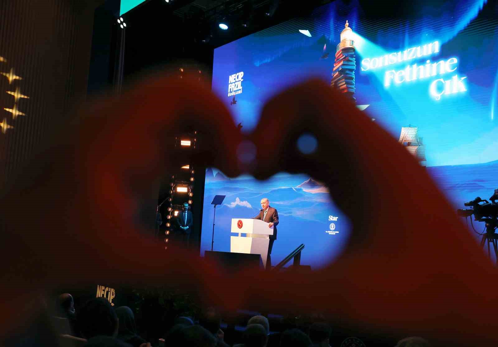 Cumhurbaşkanı Erdoğan: "Gazze’ye konteyner gönderelim diyoruz; ancak Netanyahu denilen bu zalim bu çağrılara asla kulak asmıyor"
Cumhurbaşkanı Erdoğan: "Gazze’ye konteyner gönderelim diyoruz; ancak Netanyahu denilen bu zalim bu çağrılara asla kulak asmıyor"