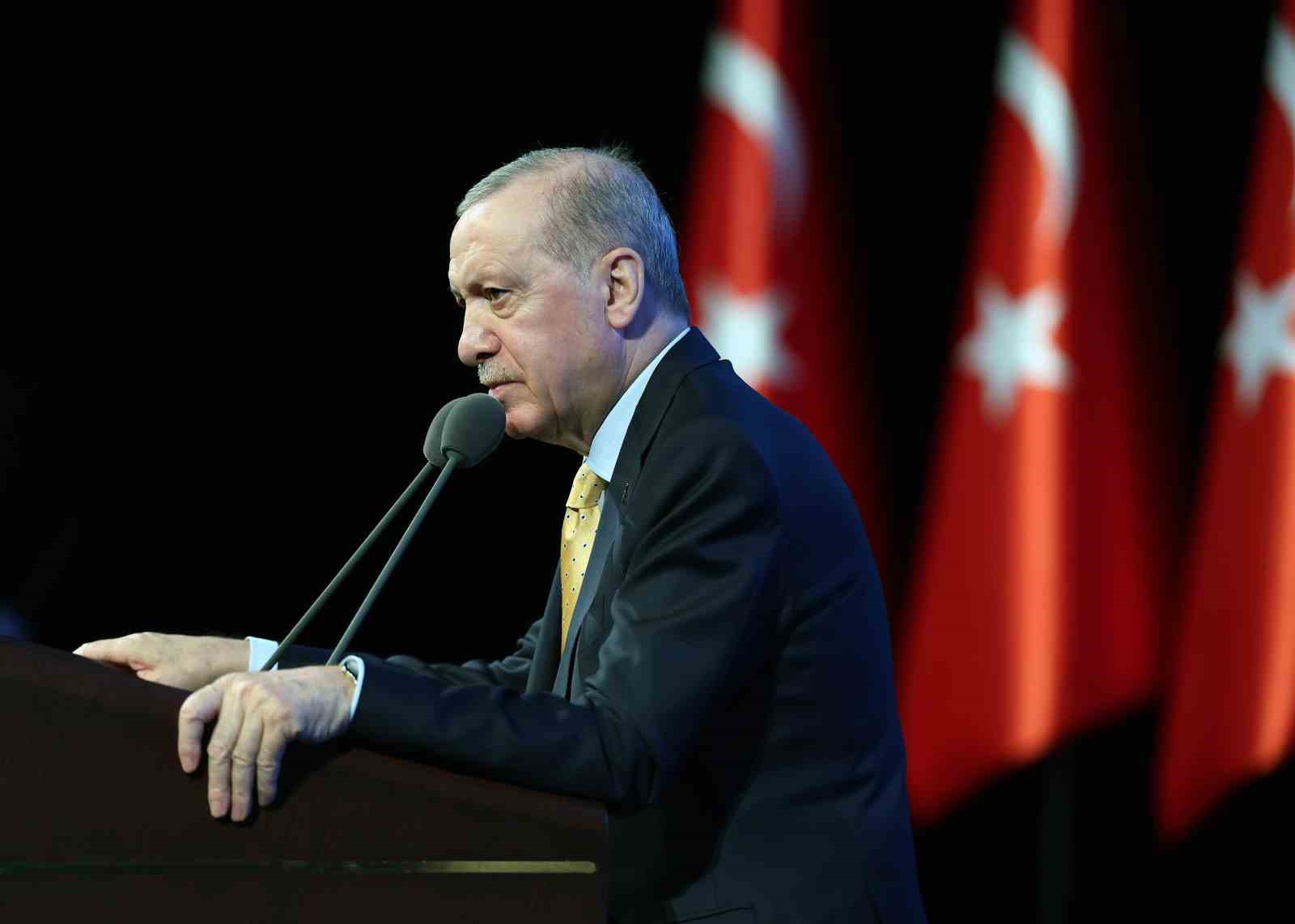 Cumhurbaşkanı Erdoğan: "Geçtiğimiz asırda petrol ve karbon yakıtlar için yapılan mücadele önümüzdeki dönemde su alanında yapılacaktır"
