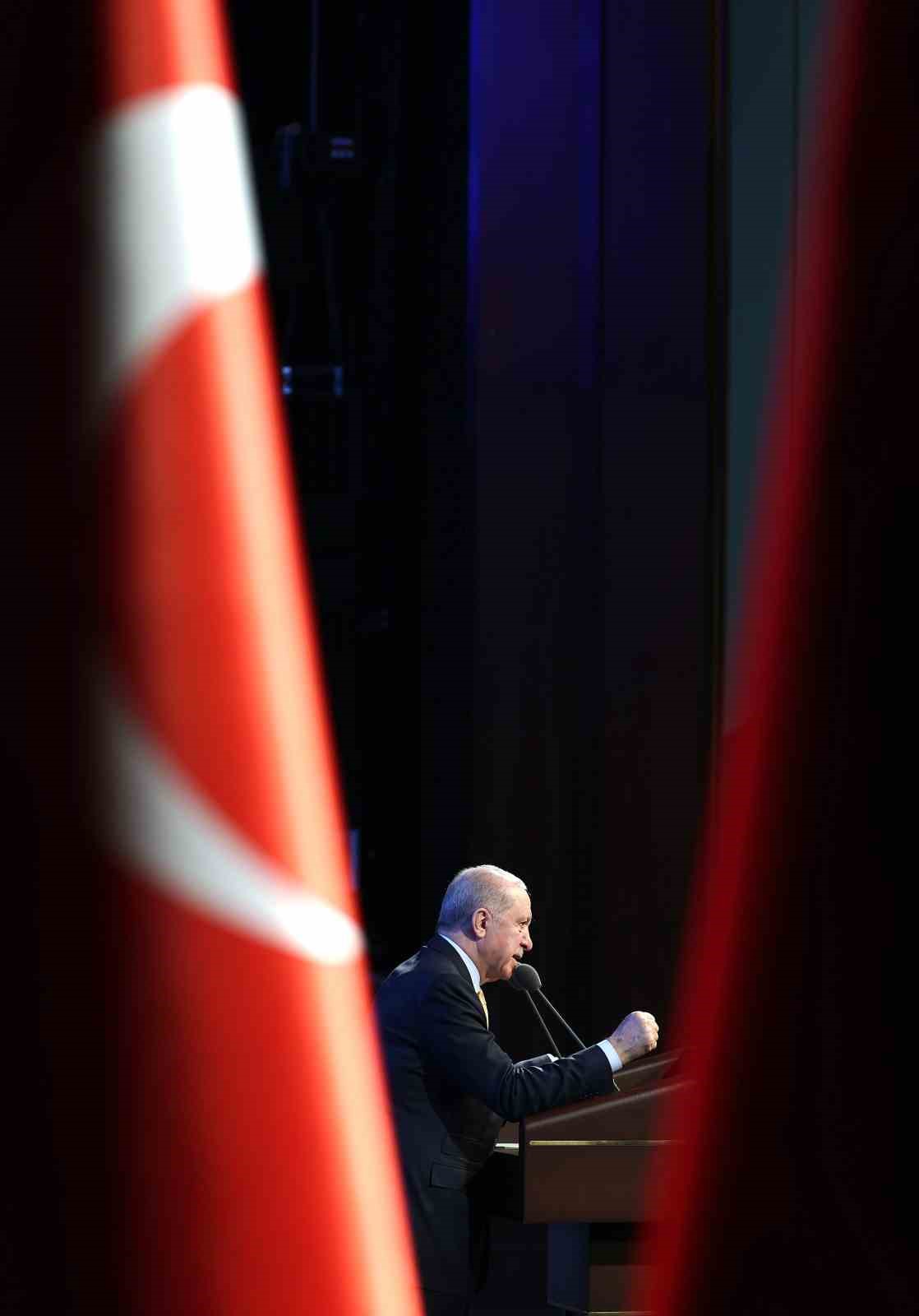 Cumhurbaşkanı Erdoğan: "Geçtiğimiz asırda petrol ve karbon yakıtlar için yapılan mücadele önümüzdeki dönemde su alanında yapılacaktır"
