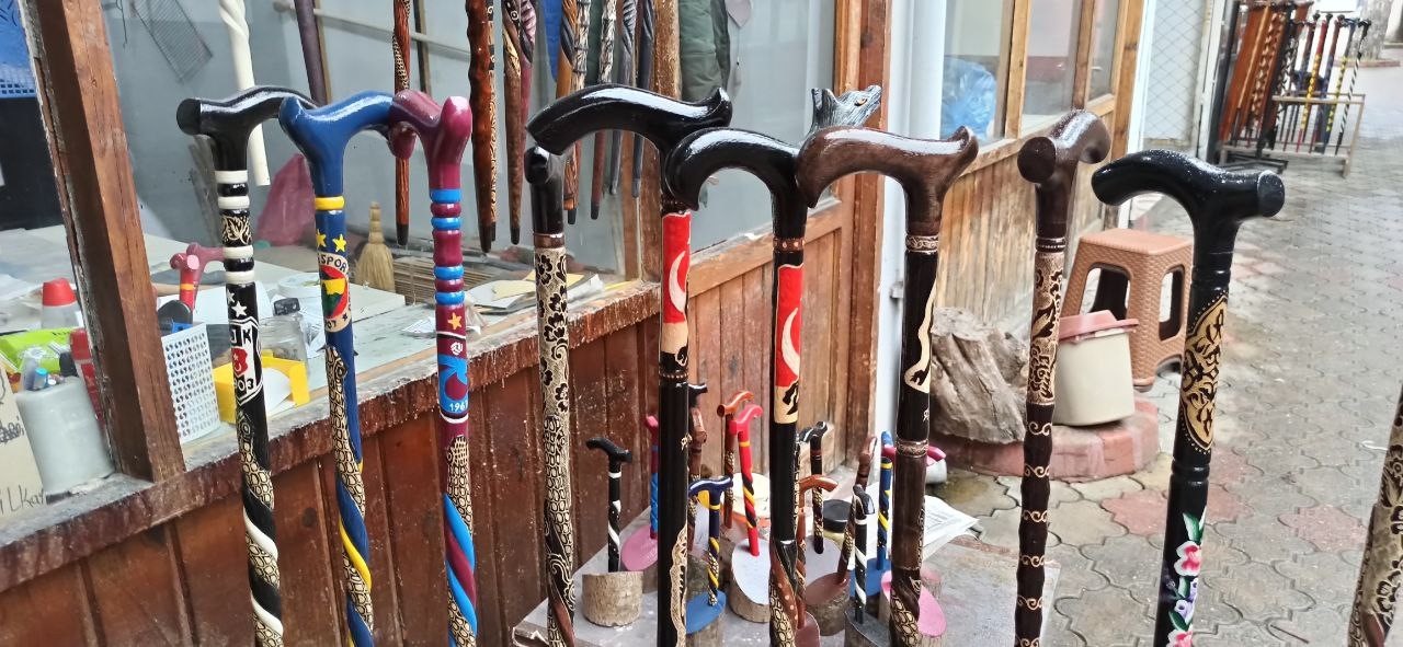 Cumhurbaşkanı Erdoğan hediye etti, asaletin simgesi Devrek bastonu yeniden gündem oldu
Cumhurbaşkanı Erdoğan hediye etti, asaletin simgesi Devrek bastonu yeniden gündem oldu