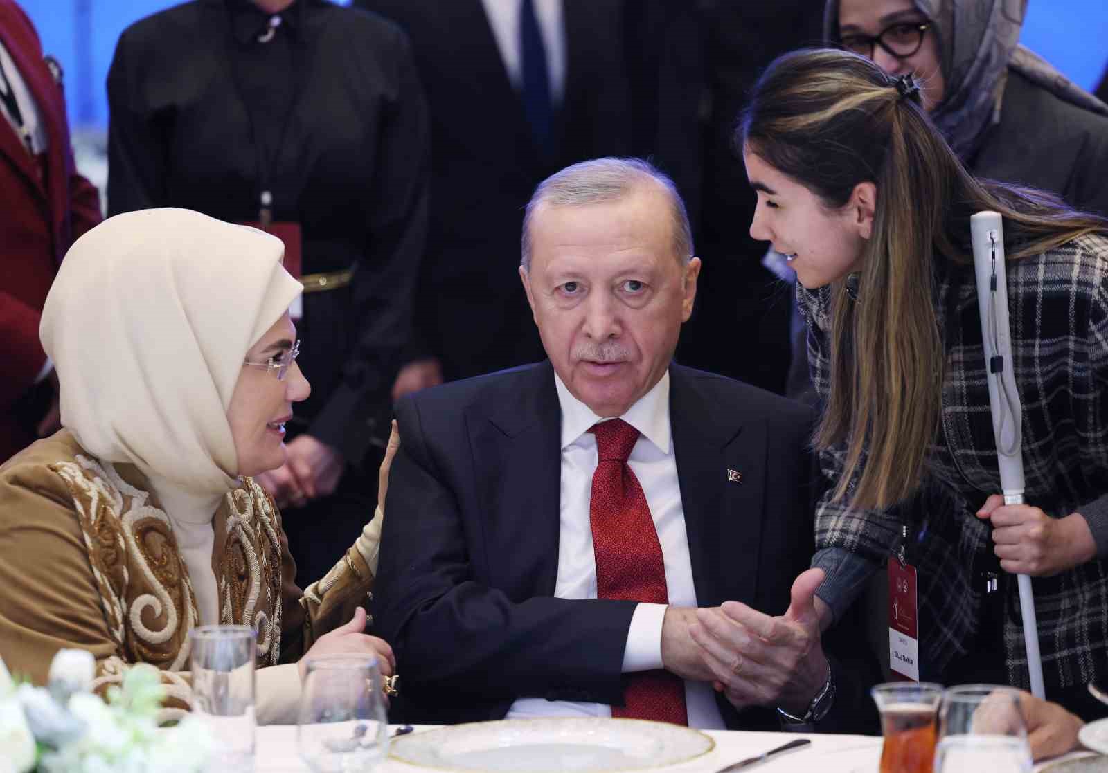 Cumhurbaşkanı Erdoğan: "Her kim, kadına ve çocuğa şiddet uyguluyorsa, zulmediyorsa insanlıktan nasibini almamış demektir"

