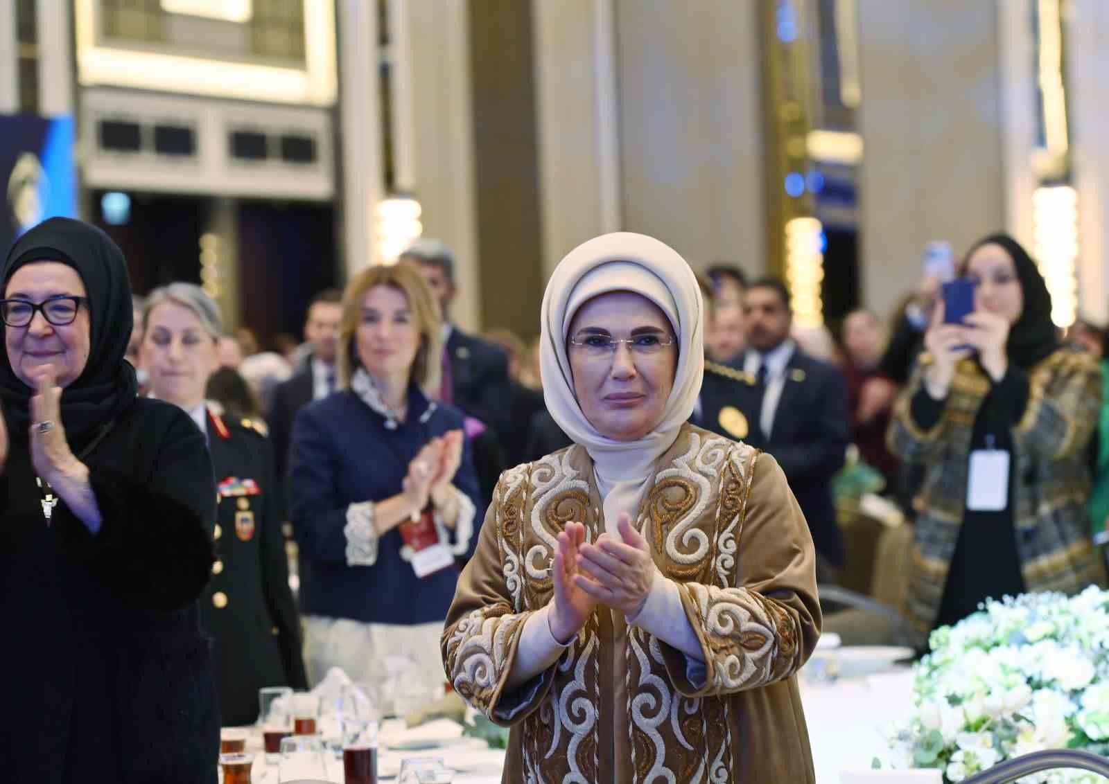 Cumhurbaşkanı Erdoğan: "Her kim, kadına ve çocuğa şiddet uyguluyorsa, zulmediyorsa insanlıktan nasibini almamış demektir"
