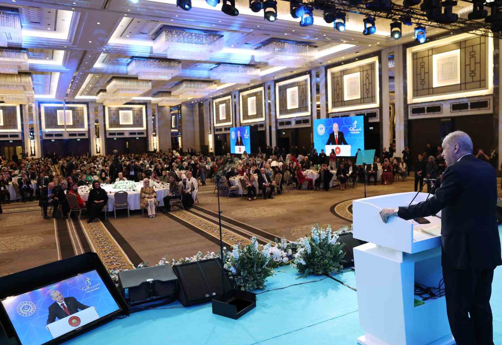 Cumhurbaşkanı Erdoğan: "Her kim, kadına ve çocuğa şiddet uyguluyorsa, zulmediyorsa insanlıktan nasibini almamış demektir"
