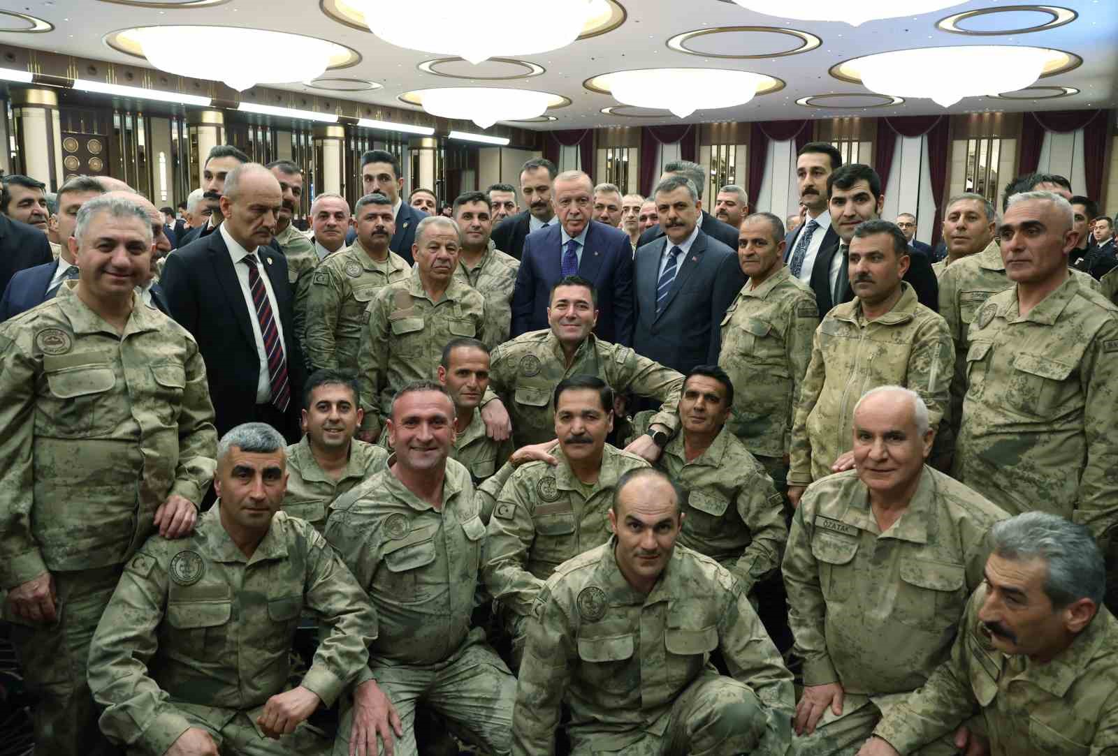 Cumhurbaşkanı Erdoğan: "Her oyunu bozacak, her komployu boşa çıkaracak hazırlığımız var"
Cumhurbaşkanı Erdoğan: "Her oyunu bozacak, her komployu boşa çıkaracak hazırlığımız var"