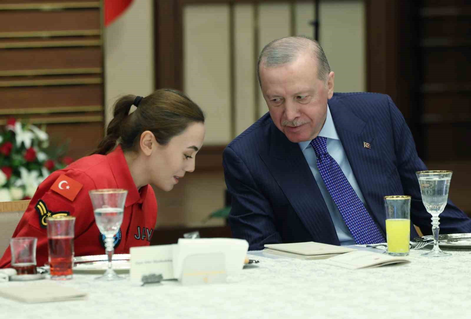 Cumhurbaşkanı Erdoğan: "Her oyunu bozacak, her komployu boşa çıkaracak hazırlığımız var"
Cumhurbaşkanı Erdoğan: "Her oyunu bozacak, her komployu boşa çıkaracak hazırlığımız var"