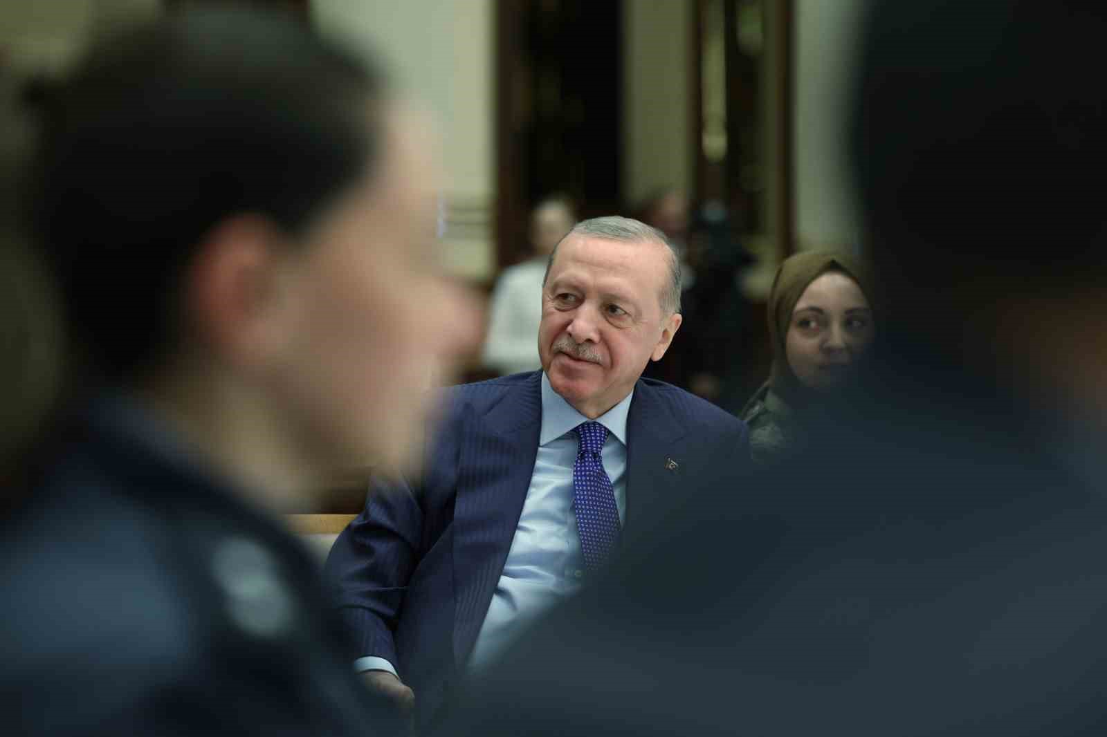Cumhurbaşkanı Erdoğan: "Her oyunu bozacak, her komployu boşa çıkaracak hazırlığımız var"
Cumhurbaşkanı Erdoğan: "Her oyunu bozacak, her komployu boşa çıkaracak hazırlığımız var"