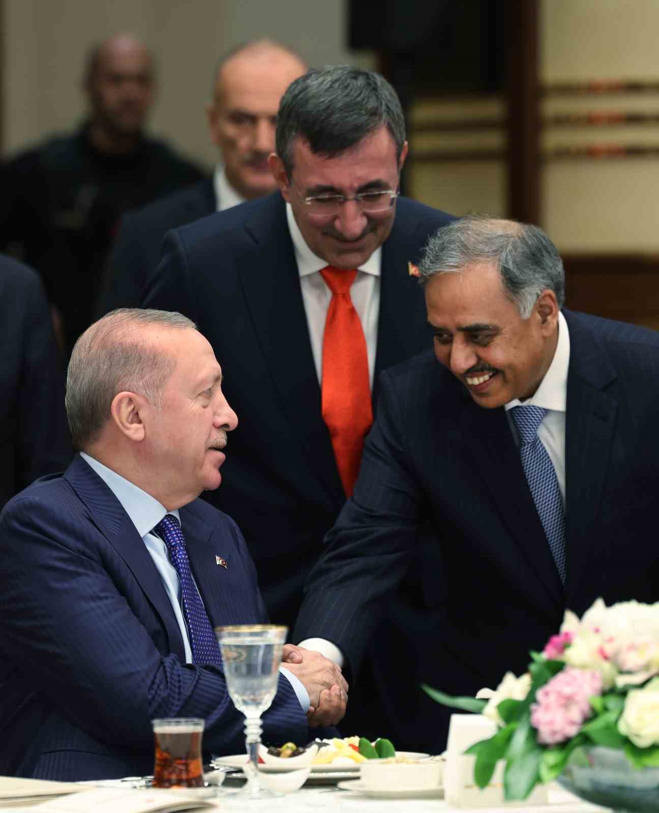 Cumhurbaşkanı Erdoğan: "Her oyunu bozacak, her komployu boşa çıkaracak hazırlığımız var"
Cumhurbaşkanı Erdoğan: "Her oyunu bozacak, her komployu boşa çıkaracak hazırlığımız var"