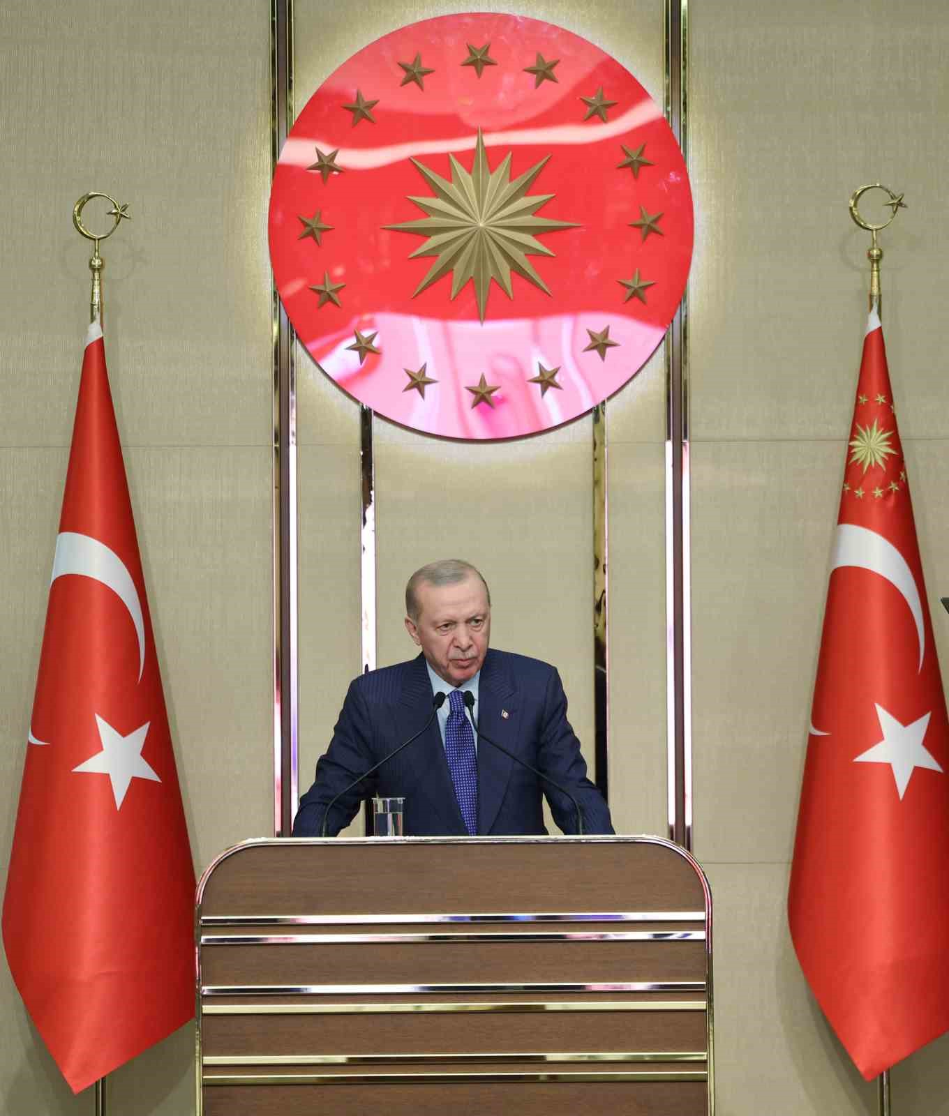 Cumhurbaşkanı Erdoğan: "Her oyunu bozacak, her komployu boşa çıkaracak hazırlığımız var"
Cumhurbaşkanı Erdoğan: "Her oyunu bozacak, her komployu boşa çıkaracak hazırlığımız var"