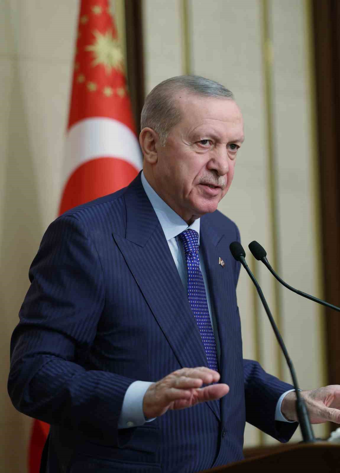 Cumhurbaşkanı Erdoğan: "Her oyunu bozacak, her komployu boşa çıkaracak hazırlığımız var"
Cumhurbaşkanı Erdoğan: "Her oyunu bozacak, her komployu boşa çıkaracak hazırlığımız var"