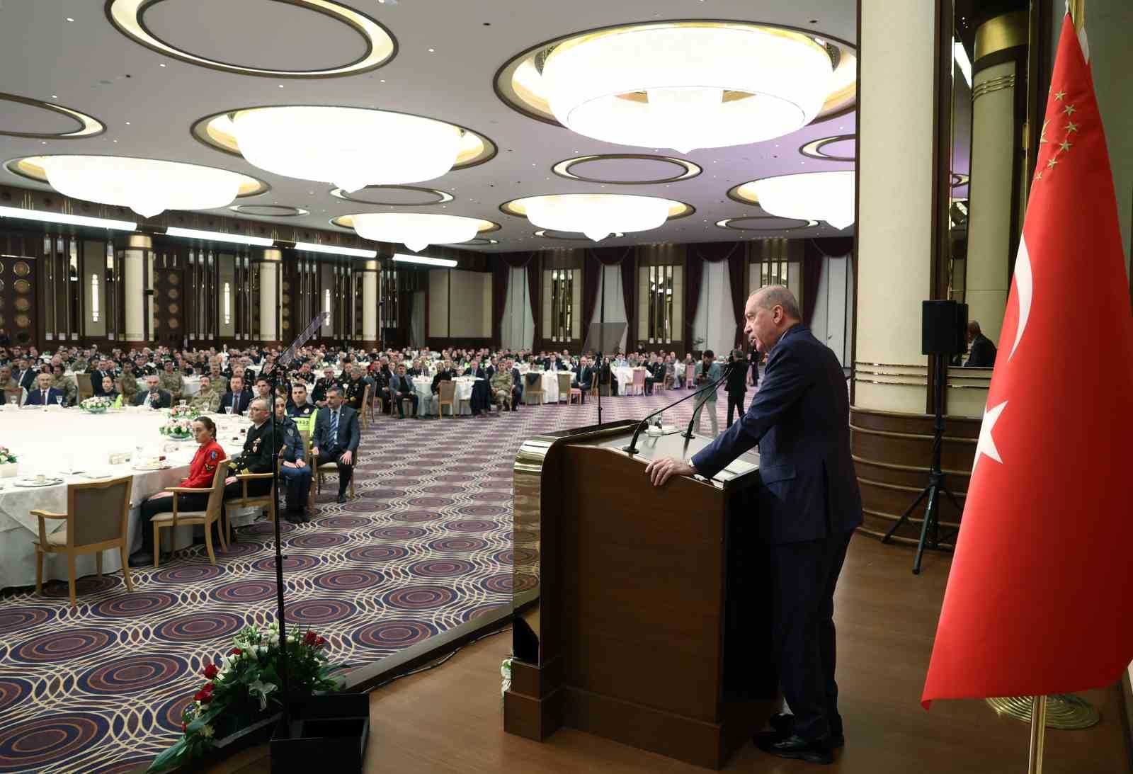 Cumhurbaşkanı Erdoğan: "Her oyunu bozacak, her komployu boşa çıkaracak hazırlığımız var"
Cumhurbaşkanı Erdoğan: "Her oyunu bozacak, her komployu boşa çıkaracak hazırlığımız var"