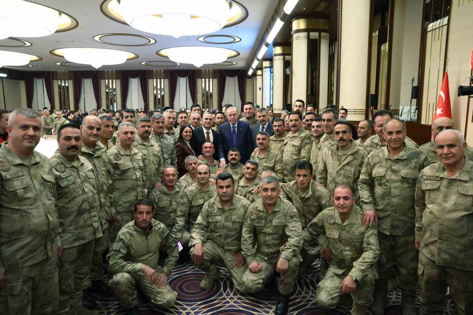 Cumhurbaşkanı Erdoğan: "Her oyunu bozacak, her komployu boşa çıkaracak hazırlığımız var"
Cumhurbaşkanı Erdoğan: "Her oyunu bozacak, her komployu boşa çıkaracak hazırlığımız var"