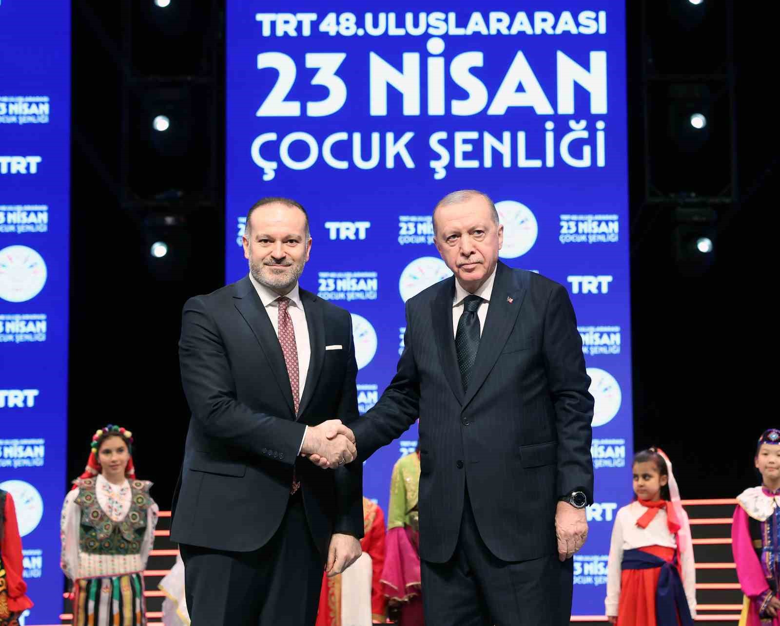 Cumhurbaşkanı Erdoğan: "İnsanlık zincirinin ebediyet halkası olan siz çocuklarımız geleceğimizi şekillendireceksiniz"
