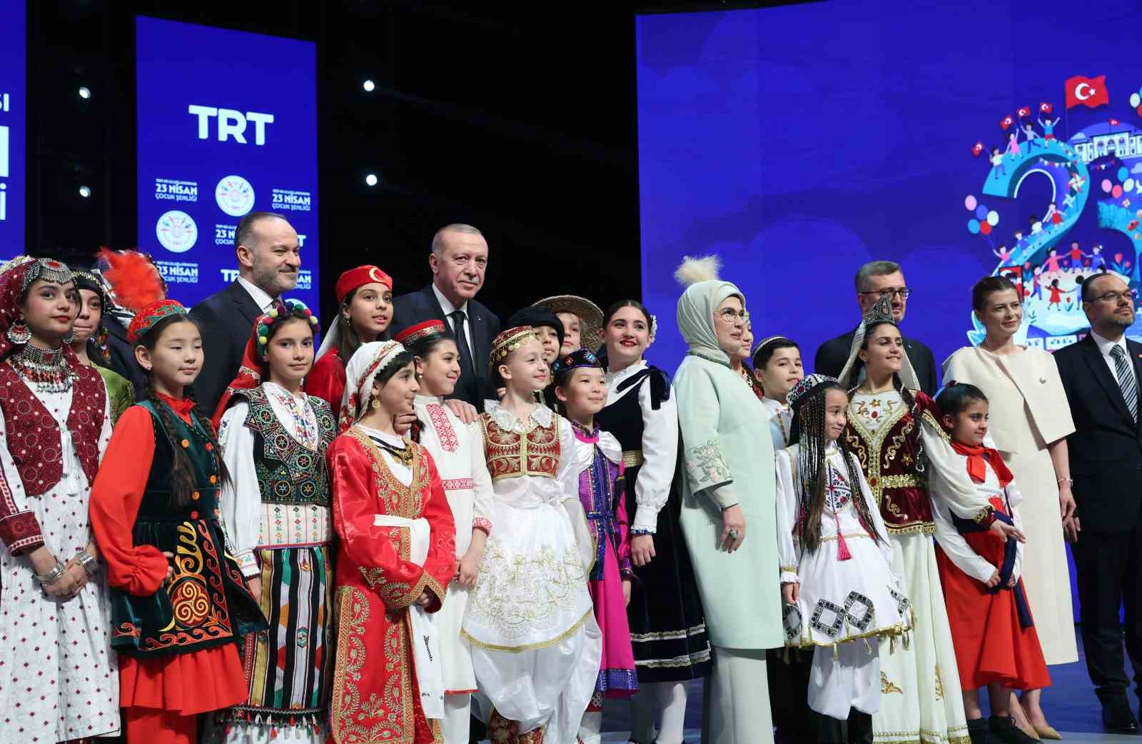 Cumhurbaşkanı Erdoğan: "İnsanlık zincirinin ebediyet halkası olan siz çocuklarımız geleceğimizi şekillendireceksiniz"
