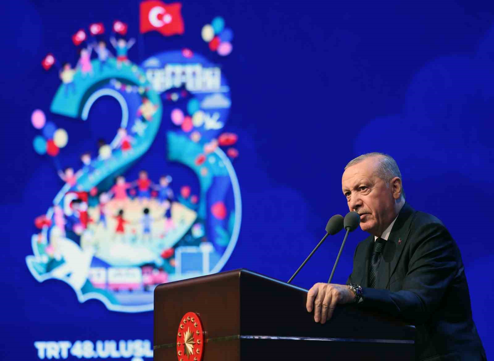 Cumhurbaşkanı Erdoğan: "İnsanlık zincirinin ebediyet halkası olan siz çocuklarımız geleceğimizi şekillendireceksiniz"
