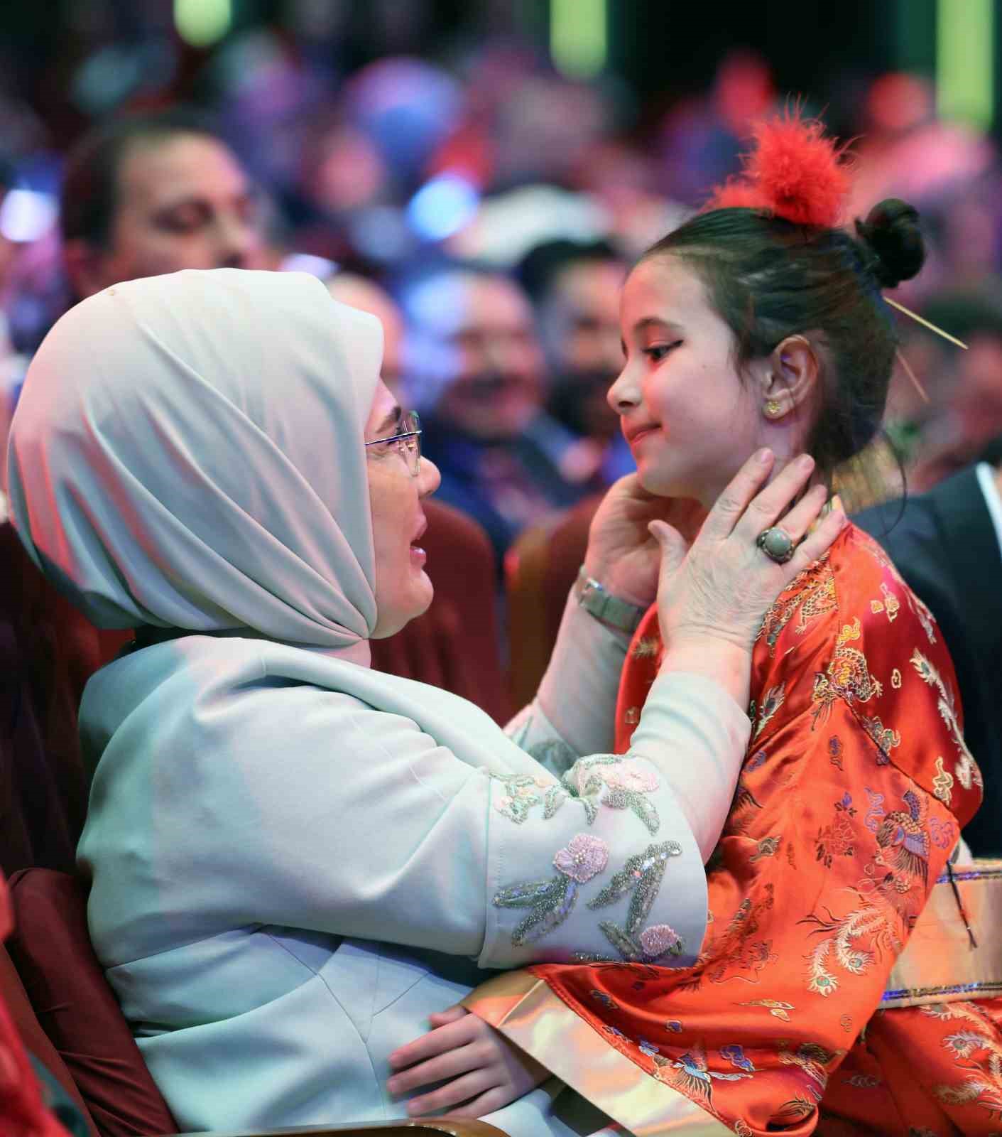 Cumhurbaşkanı Erdoğan: "İnsanlık zincirinin ebediyet halkası olan siz çocuklarımız geleceğimizi şekillendireceksiniz"
