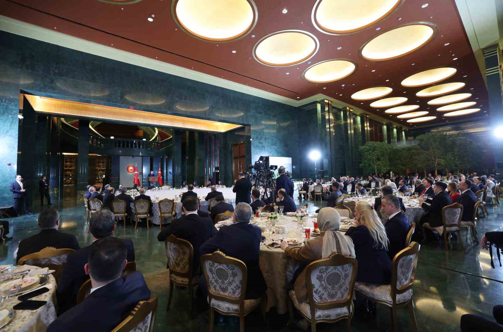 Cumhurbaşkanı Erdoğan: "İsrail; tamamen keyfi sebeplerle Mescid-i Aksa’yı 17 gündür Müslümanların ibadetine kapalı tutuyor"
