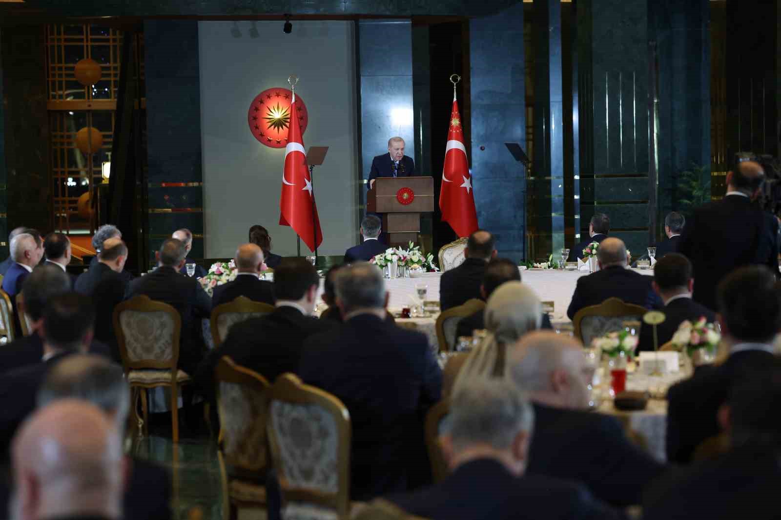 Cumhurbaşkanı Erdoğan: "İsrail; tamamen keyfi sebeplerle Mescid-i Aksa’yı 17 gündür Müslümanların ibadetine kapalı tutuyor"
