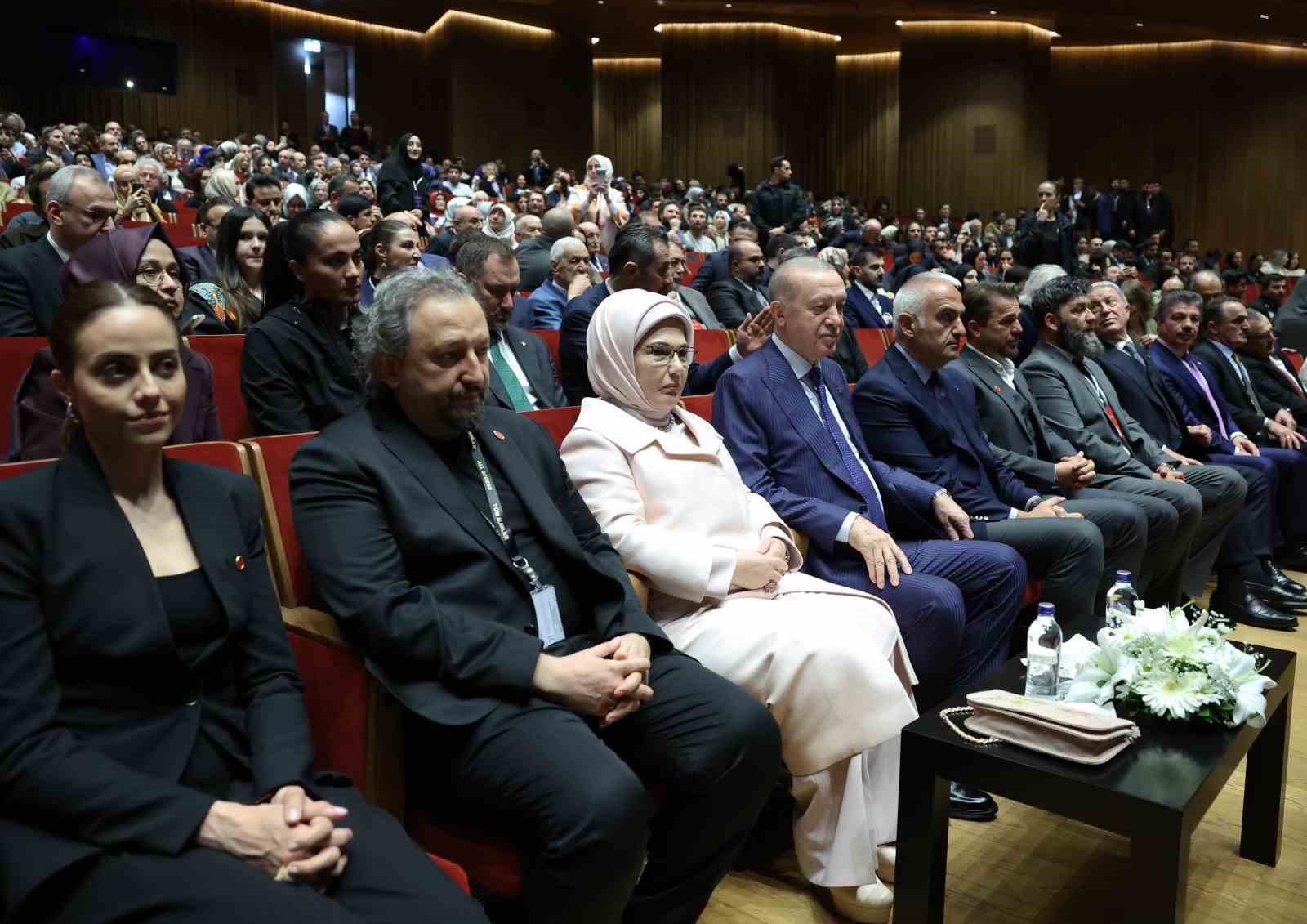 Cumhurbaşkanı Erdoğan İstanbul’da film galasına katıldı
