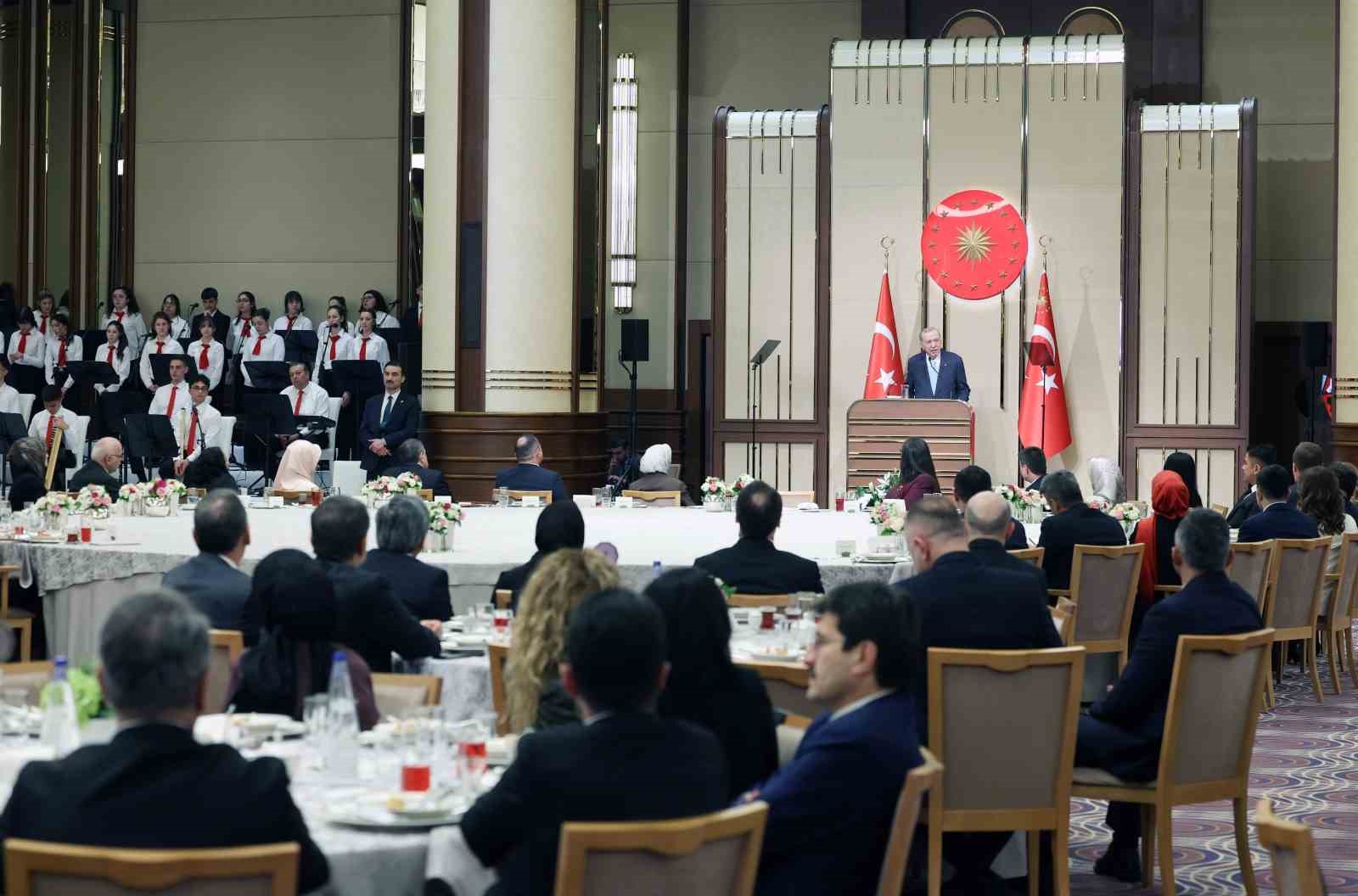 Cumhurbaşkanı Erdoğan: "Kıymetli öğretmenlerimize karşı şiddete toleransımız yoktur"
