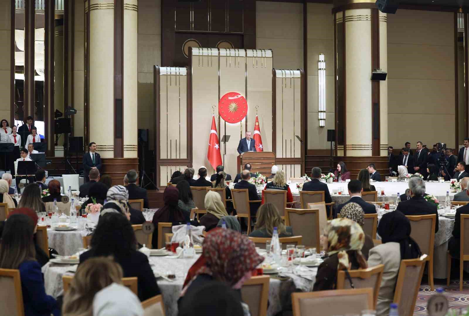 Cumhurbaşkanı Erdoğan: "Kıymetli öğretmenlerimize karşı şiddete toleransımız yoktur"
