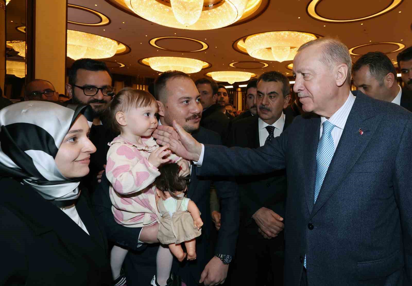 Cumhurbaşkanı Erdoğan: "Kıymetli öğretmenlerimize karşı şiddete toleransımız yoktur"
