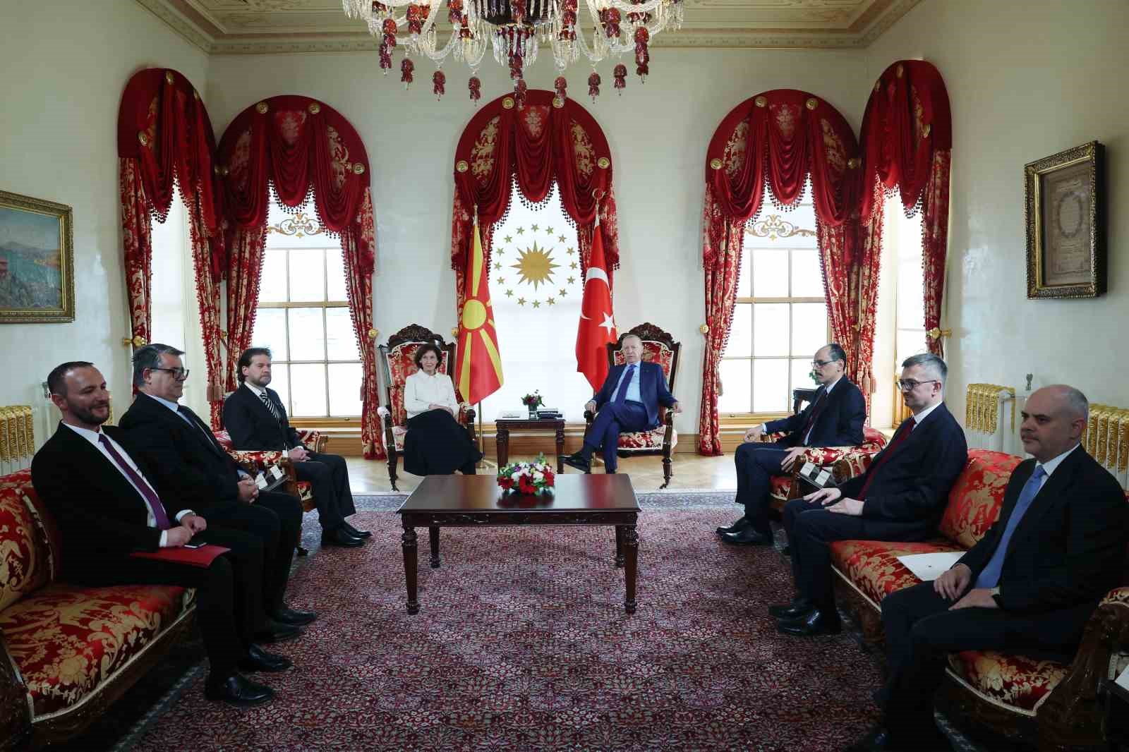 Cumhurbaşkanı Erdoğan, Kuzey Makedonya Cumhurbaşkanı Davkova ile görüştü
