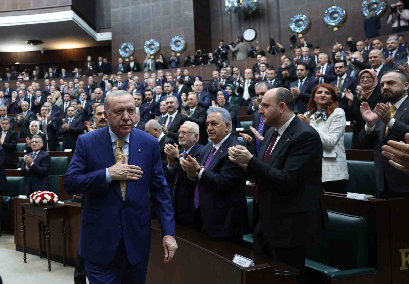 Cumhurbaşkanı Erdoğan: "Laiklik kavramının arkasına saklanmaktan vazgeçin" (1)
Cumhurbaşkanı Erdoğan: "Laiklik kavramının arkasına saklanmaktan vazgeçin" (1)