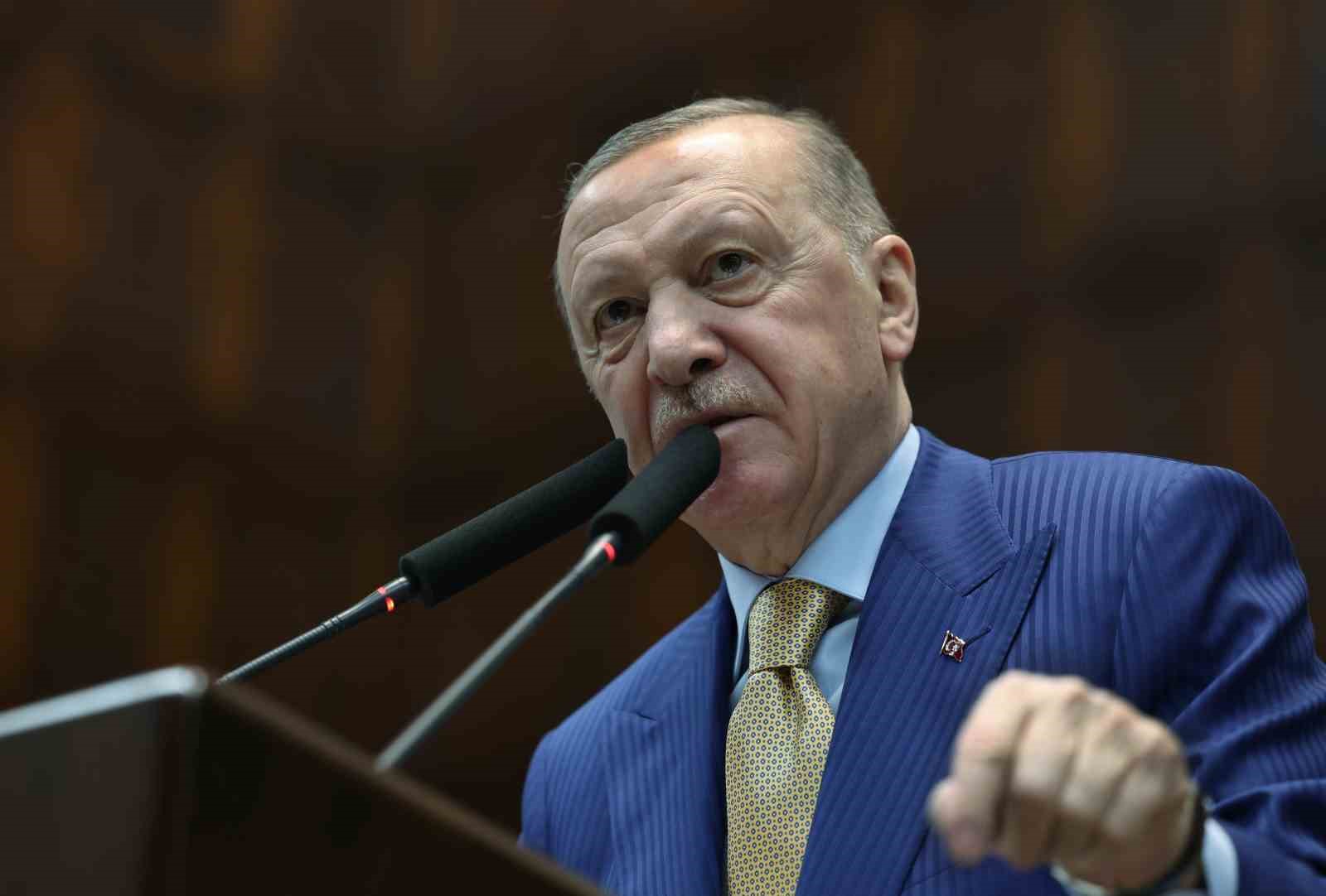 Cumhurbaşkanı Erdoğan: "Laiklik kavramının arkasına saklanmaktan vazgeçin" (1)
Cumhurbaşkanı Erdoğan: "Laiklik kavramının arkasına saklanmaktan vazgeçin" (1)