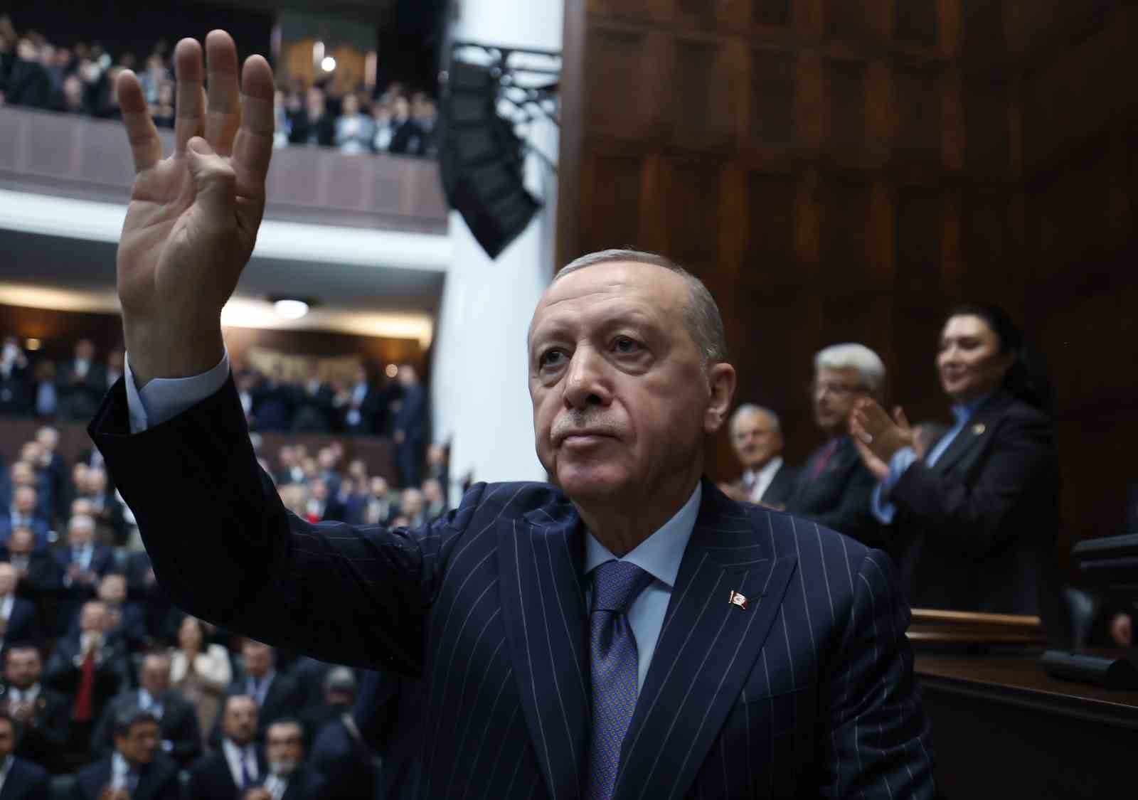 Cumhurbaşkanı Erdoğan: "Meydanlarda vaat yağmuruna tutup bugün başkent Ankara’ya su bile veremeyen beceriksizlerin insafına bu milleti bırakmayacağız" (1)
