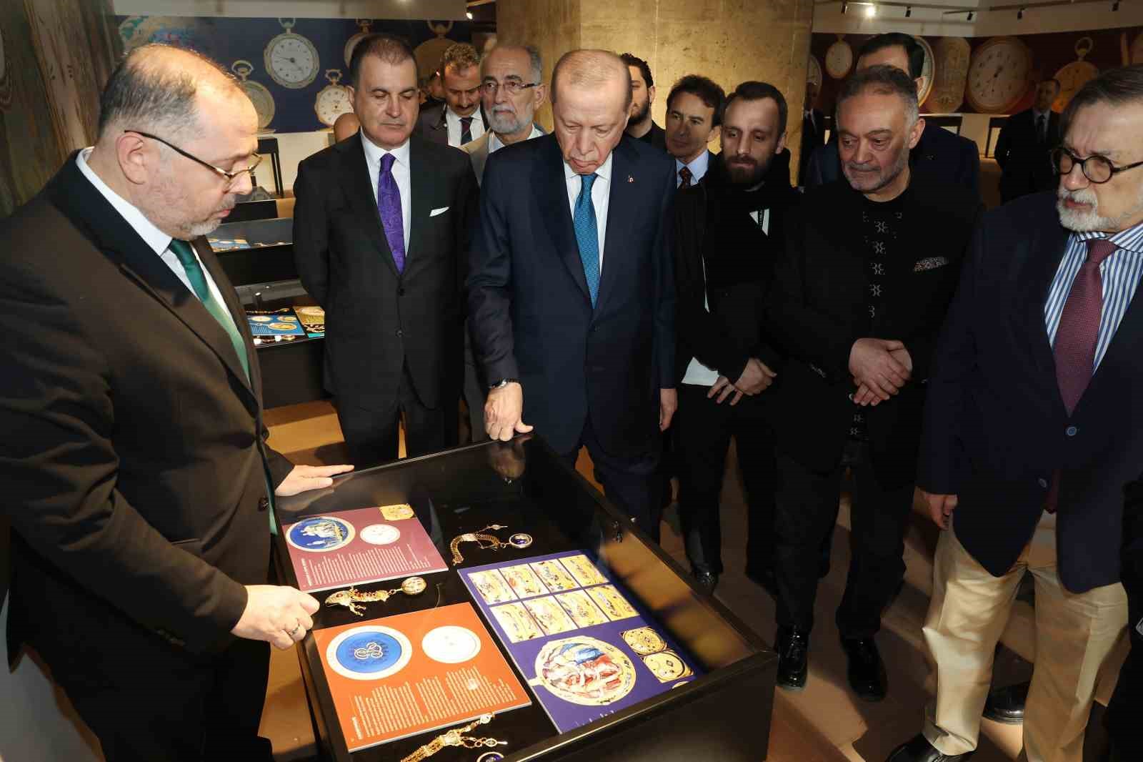 Cumhurbaşkanı Erdoğan, ‘Muhteşem Cep Saatleri Koleksiyonu’ sergisini gezdi
