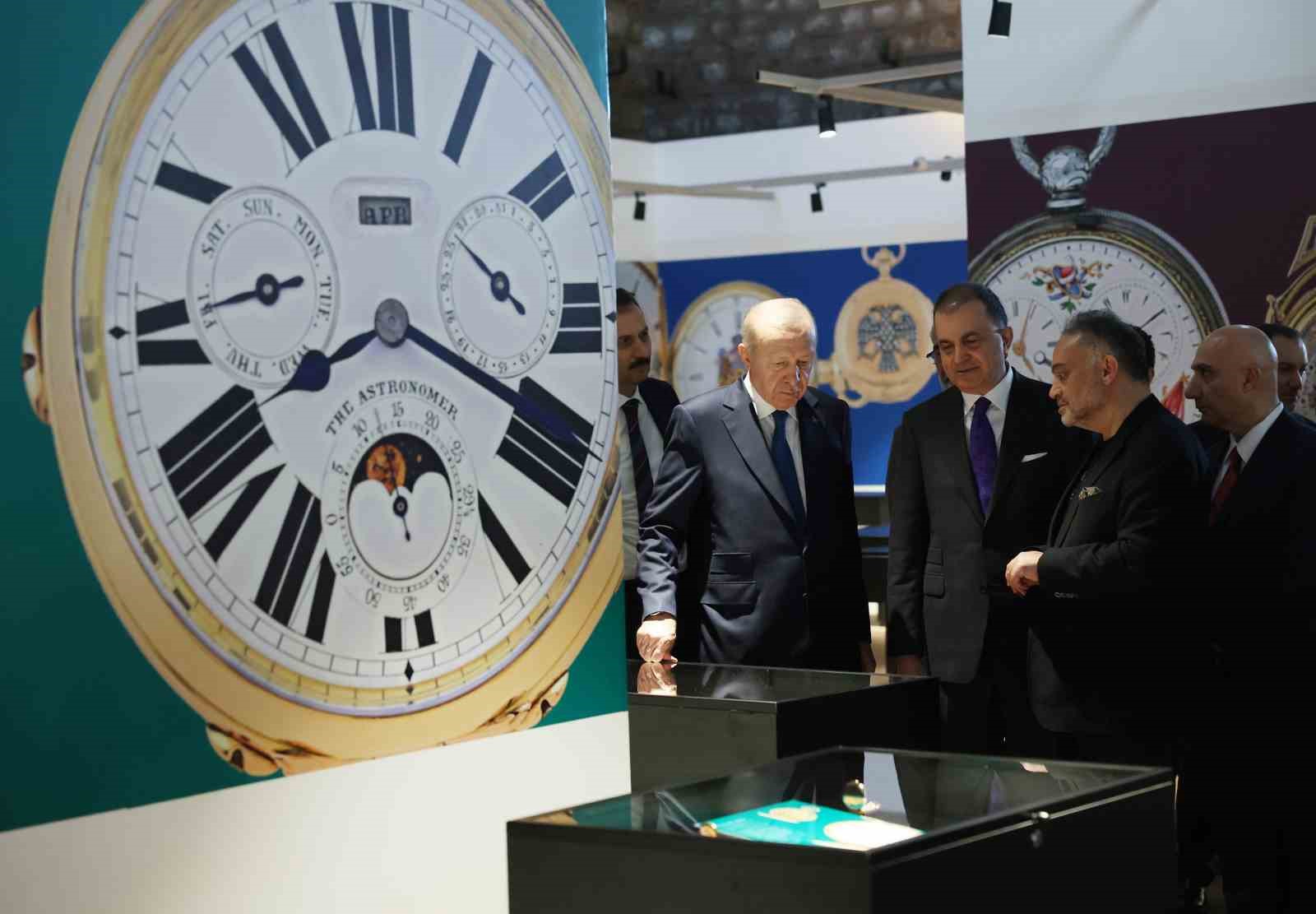 Cumhurbaşkanı Erdoğan, ‘Muhteşem Cep Saatleri Koleksiyonu’ sergisini gezdi
