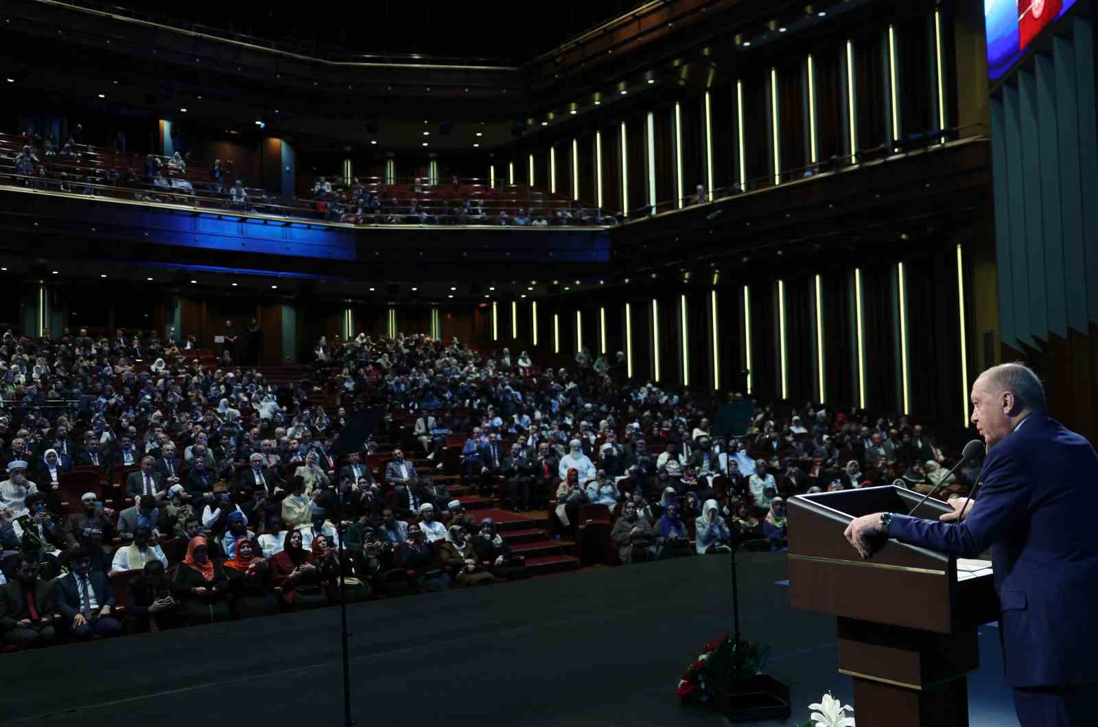 Cumhurbaşkanı Erdoğan: "Müslümanlar olarak zorlu ve sancılı bir dönemden geçiyoruz"
