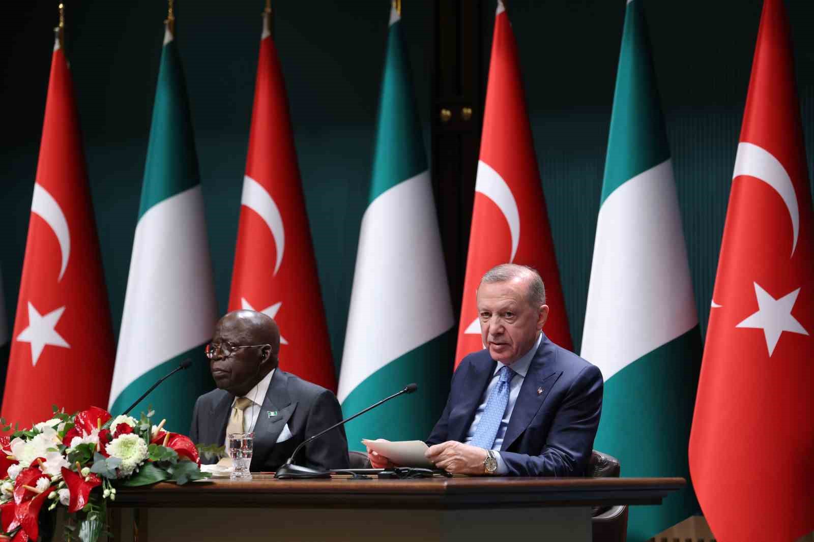 Cumhurbaşkanı Erdoğan: "Nijerya Cumhurbaşkanı Tinubu ile 5 milyar dolar ticaret hacmi hedefimize bağlılığımızı teyit ettik"
Cumhurbaşkanı Erdoğan: "Nijerya Cumhurbaşkanı Tinubu ile 5 milyar dolar ticaret hacmi hedefimize bağlılığımızı teyit ettik"